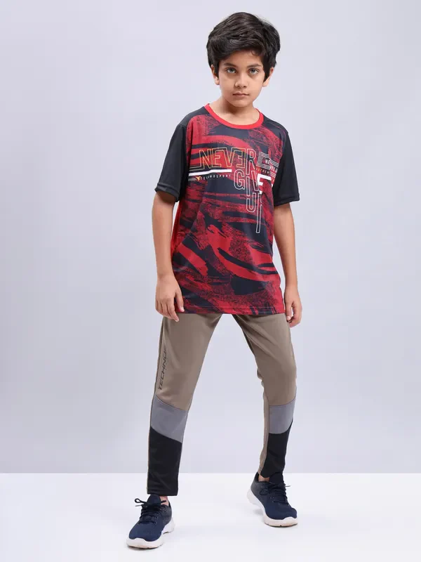 Boys Printed Slim Fit Crew Neck T-shirt with TECHNOLITE - Image 2