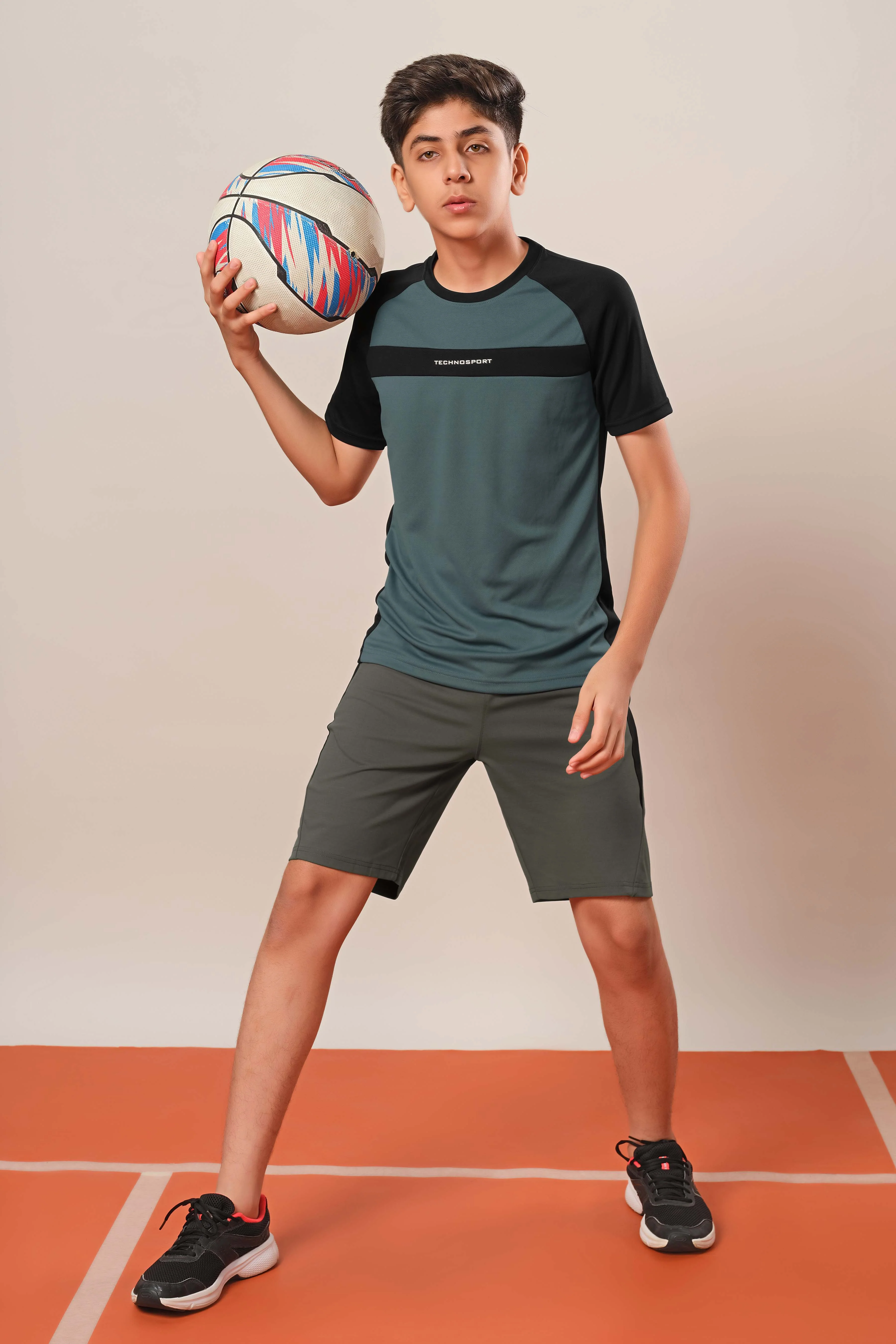 Boys Colorblock Regular Fit Shorts with 4 Way Crispy - Image 5
