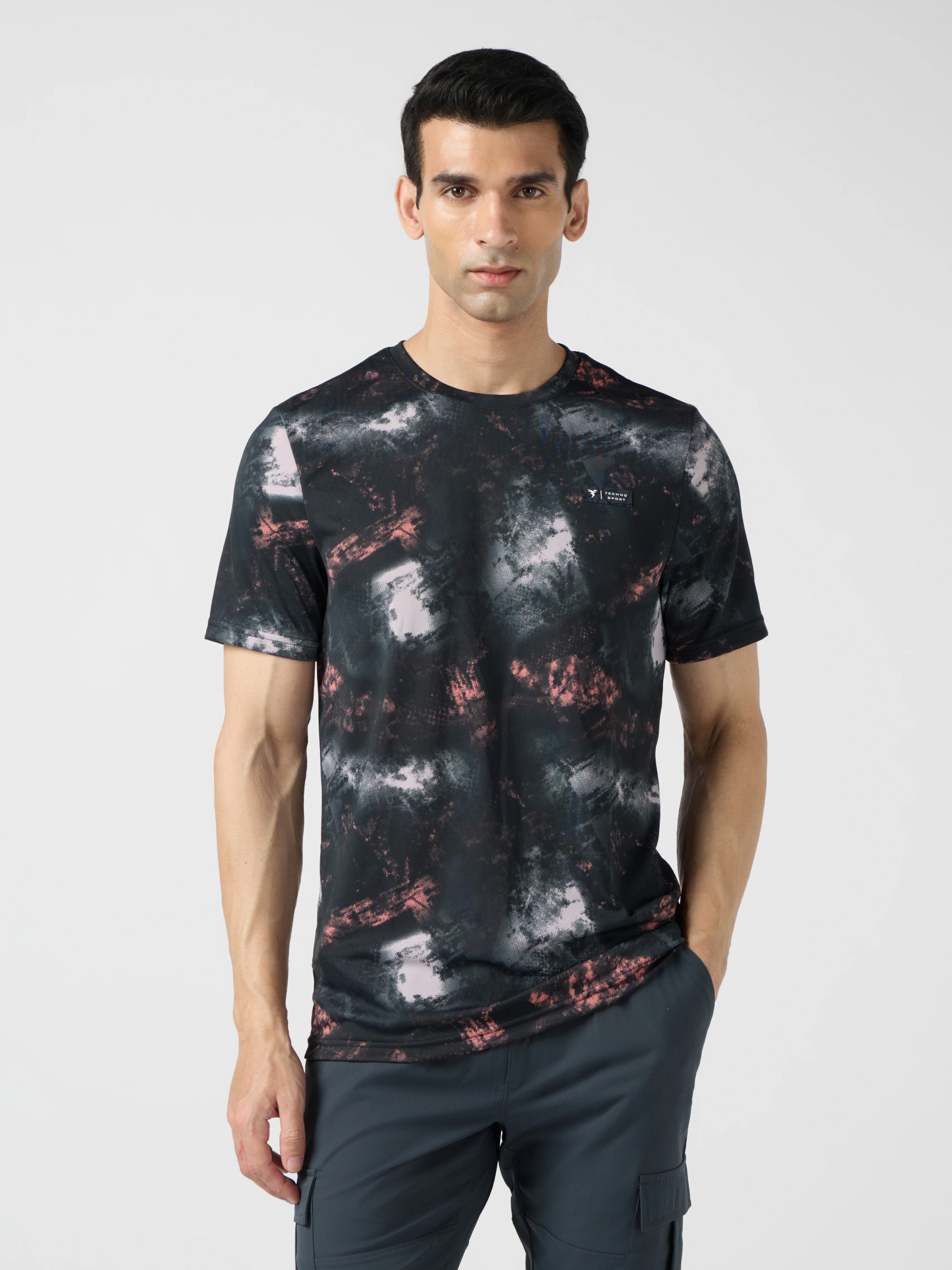 Men Abstract Print Slim Fit Crew Neck T-shirt with TECHNO COOL+ - Image 2