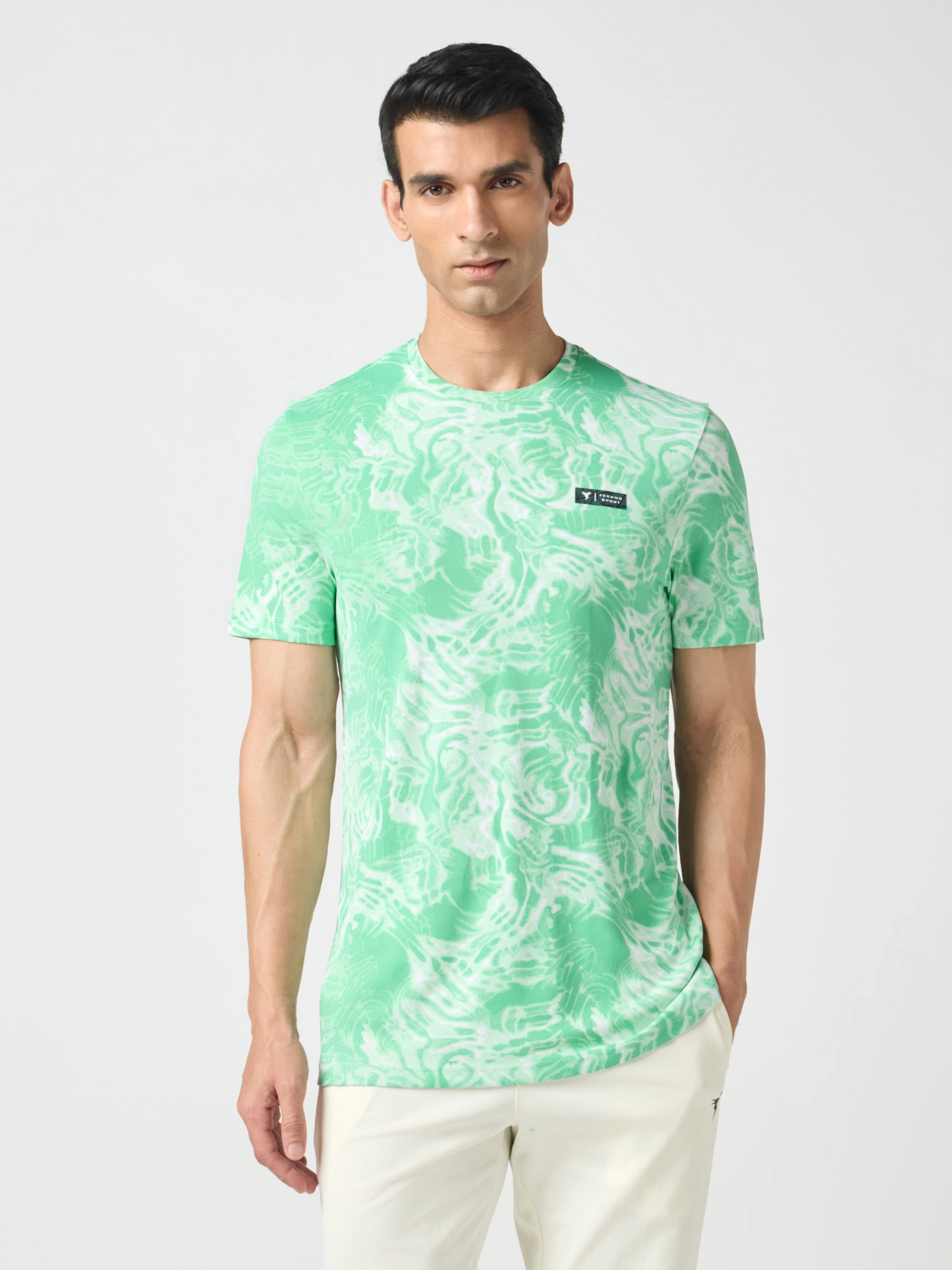 Men Abstract Print Slim Fit Crew Neck T-shirt with TECHNO COOL+