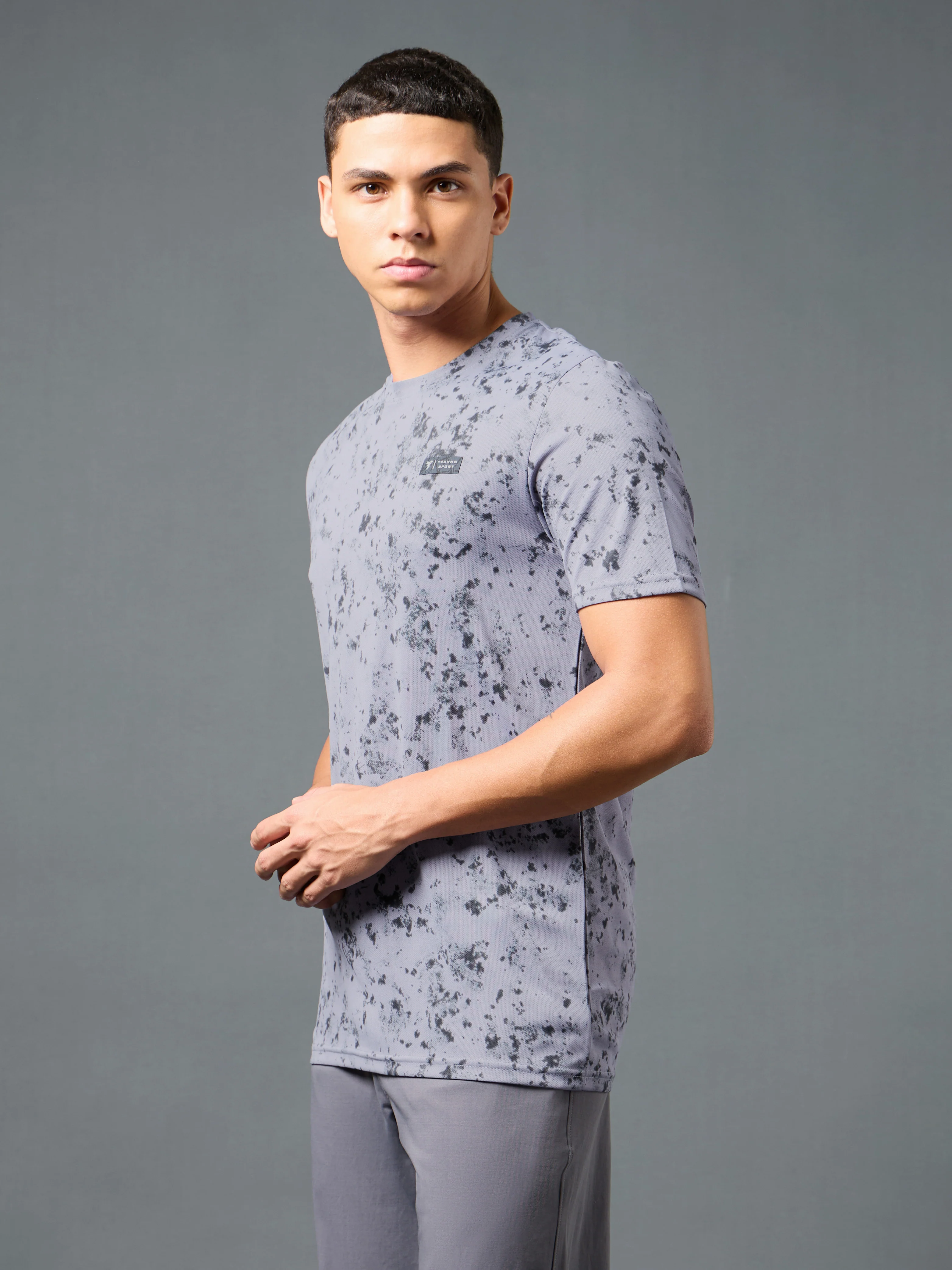 Men Abstract Print Slim Fit Crew Neck T-shirt with TECHNO COOL+ - Image 4