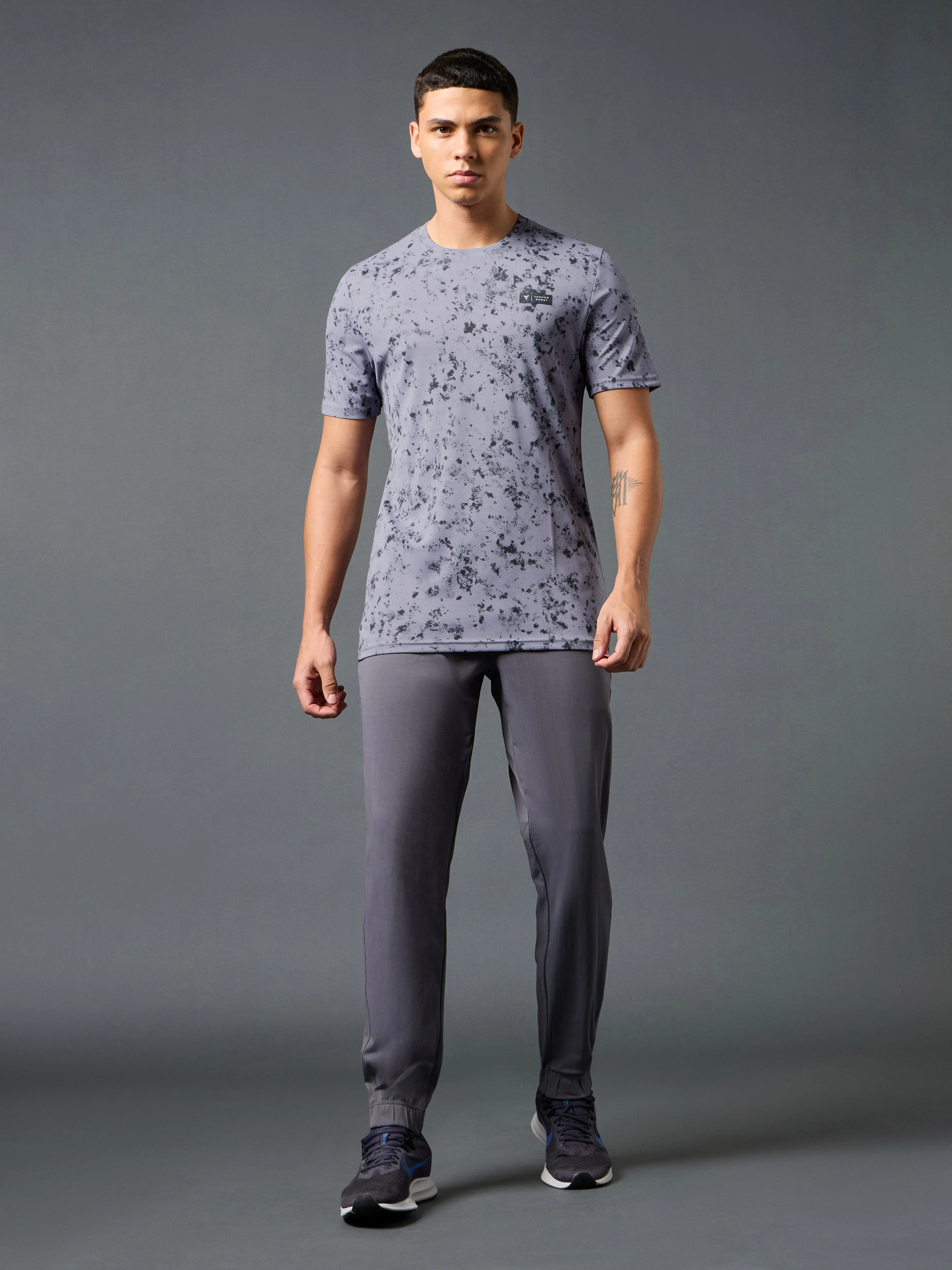 Men Abstract Print Slim Fit Crew Neck T-shirt with TECHNO COOL+ - Image 5