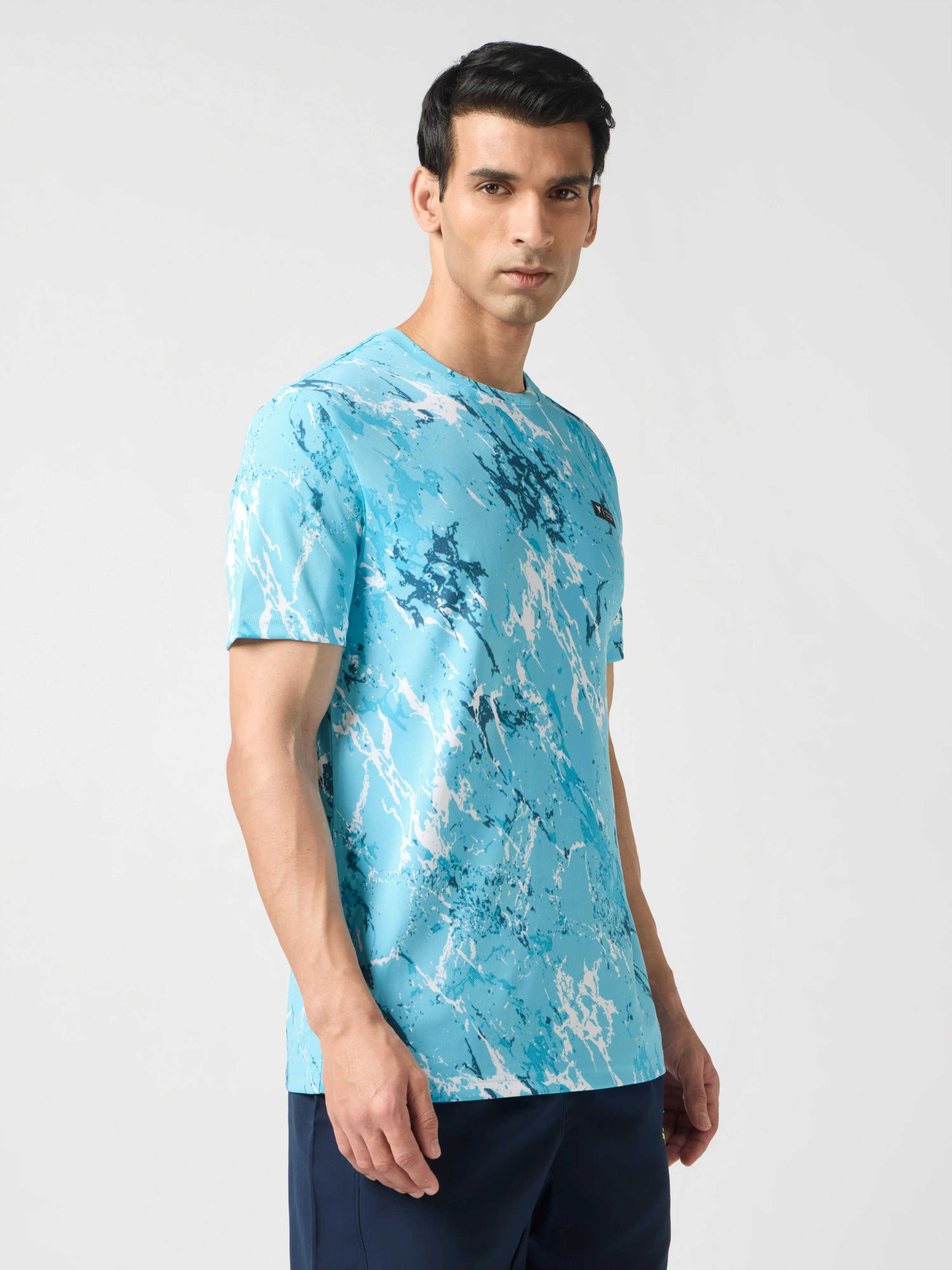 Men Abstract Print Slim Fit Crew Neck T-shirt with TECHNO COOL+ - Image 4