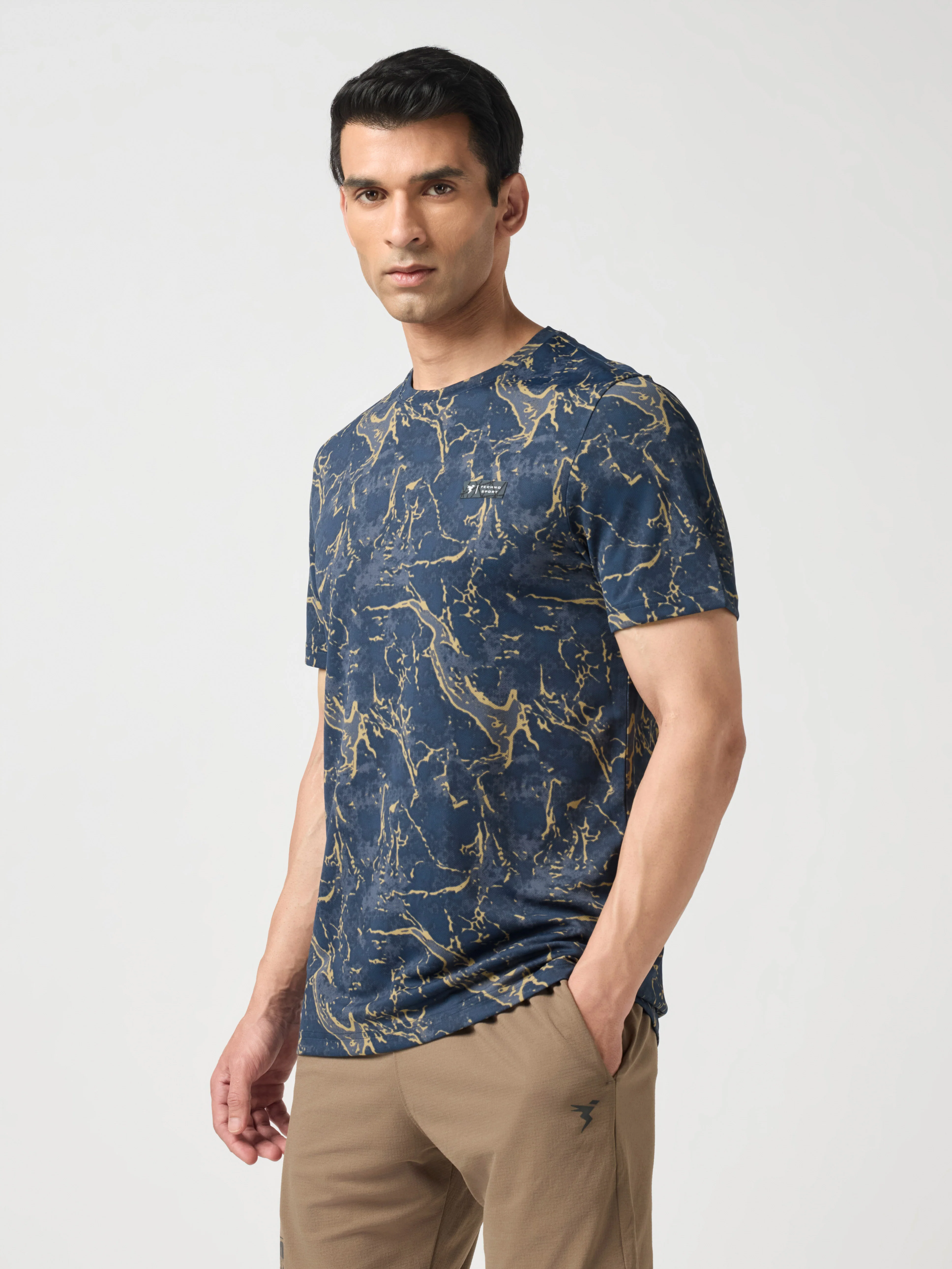 Men Abstract Print Slim Fit Crew Neck T-shirt with TECHNO COOL+ - Image 3