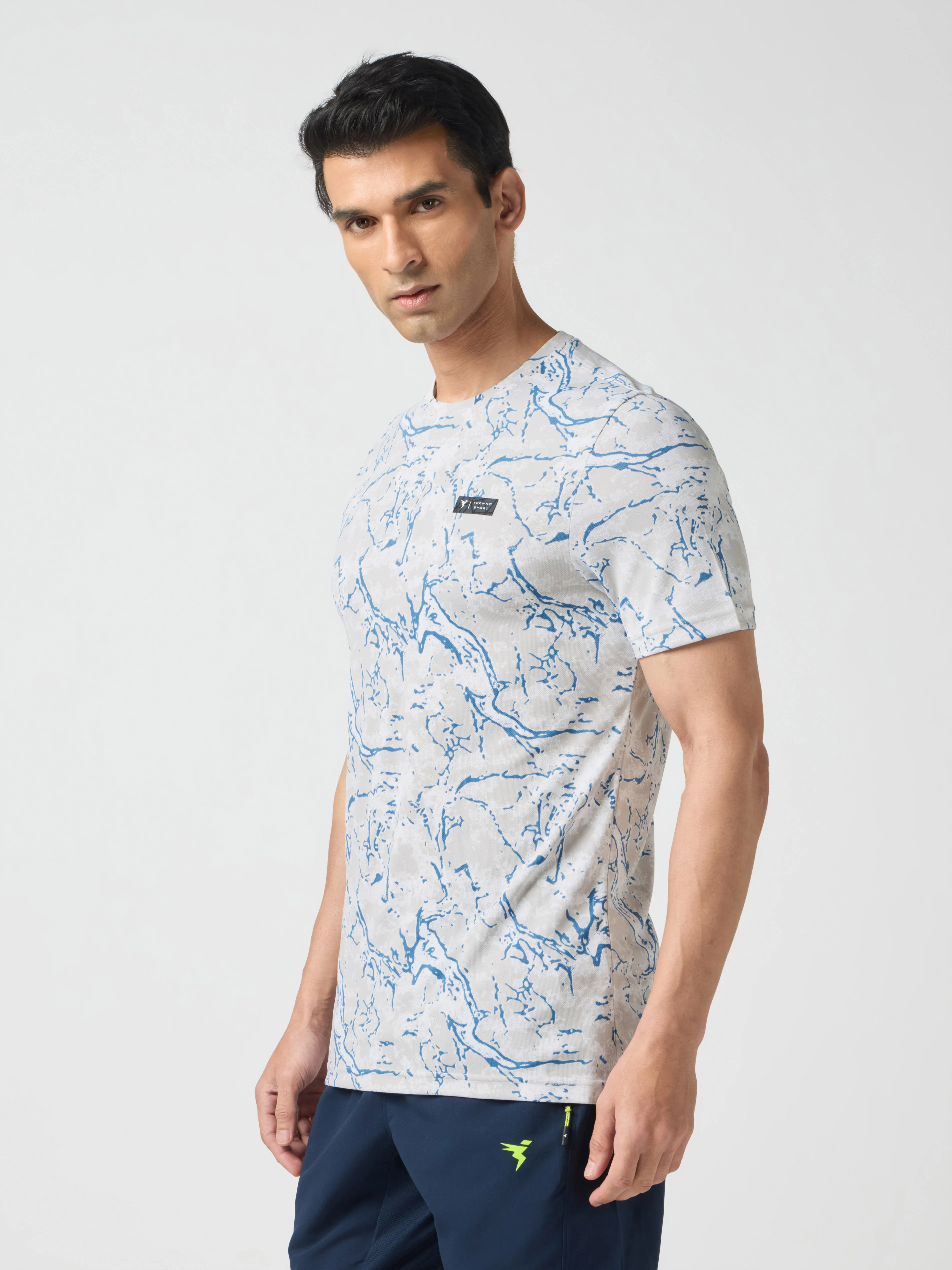 Men Abstract Print Slim Fit Crew Neck T-shirt with TECHNO COOL+ - Image 3