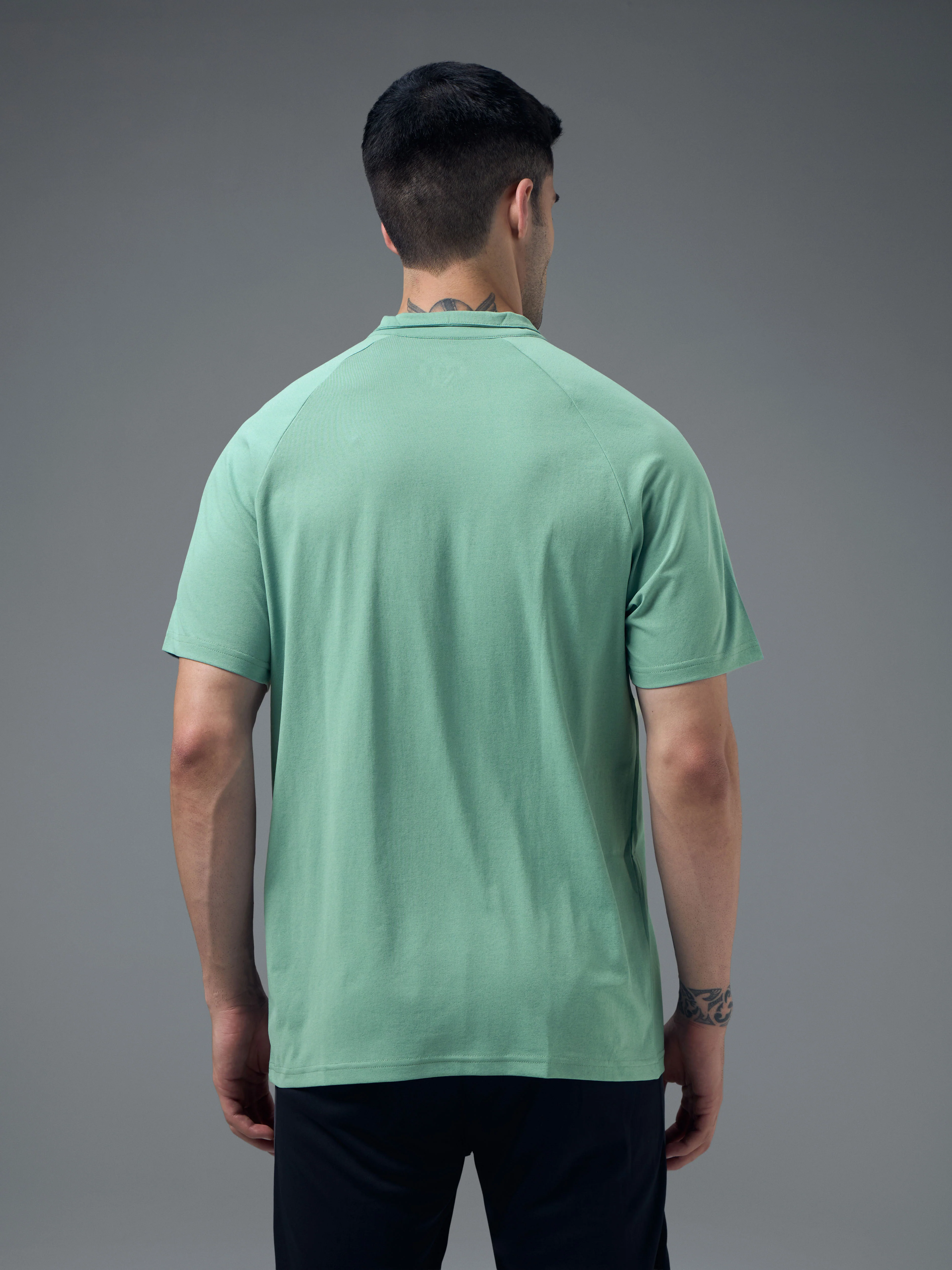 Men Colorblock Slim Fit Mock Neck Sports T-shirt with COTFLEX - Image 3