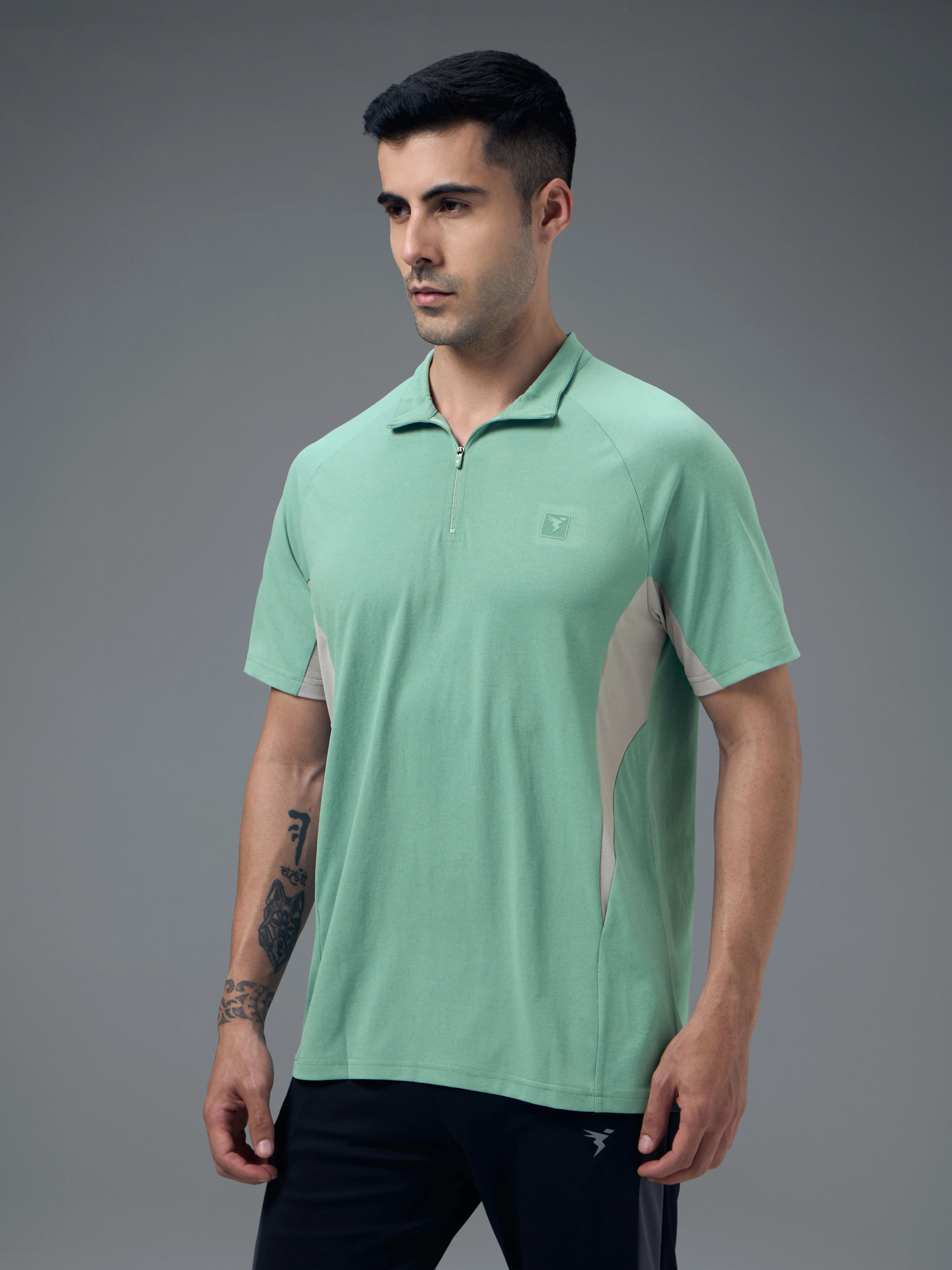 Men Colorblock Slim Fit Mock Neck Sports T-shirt with COTFLEX - Image 4
