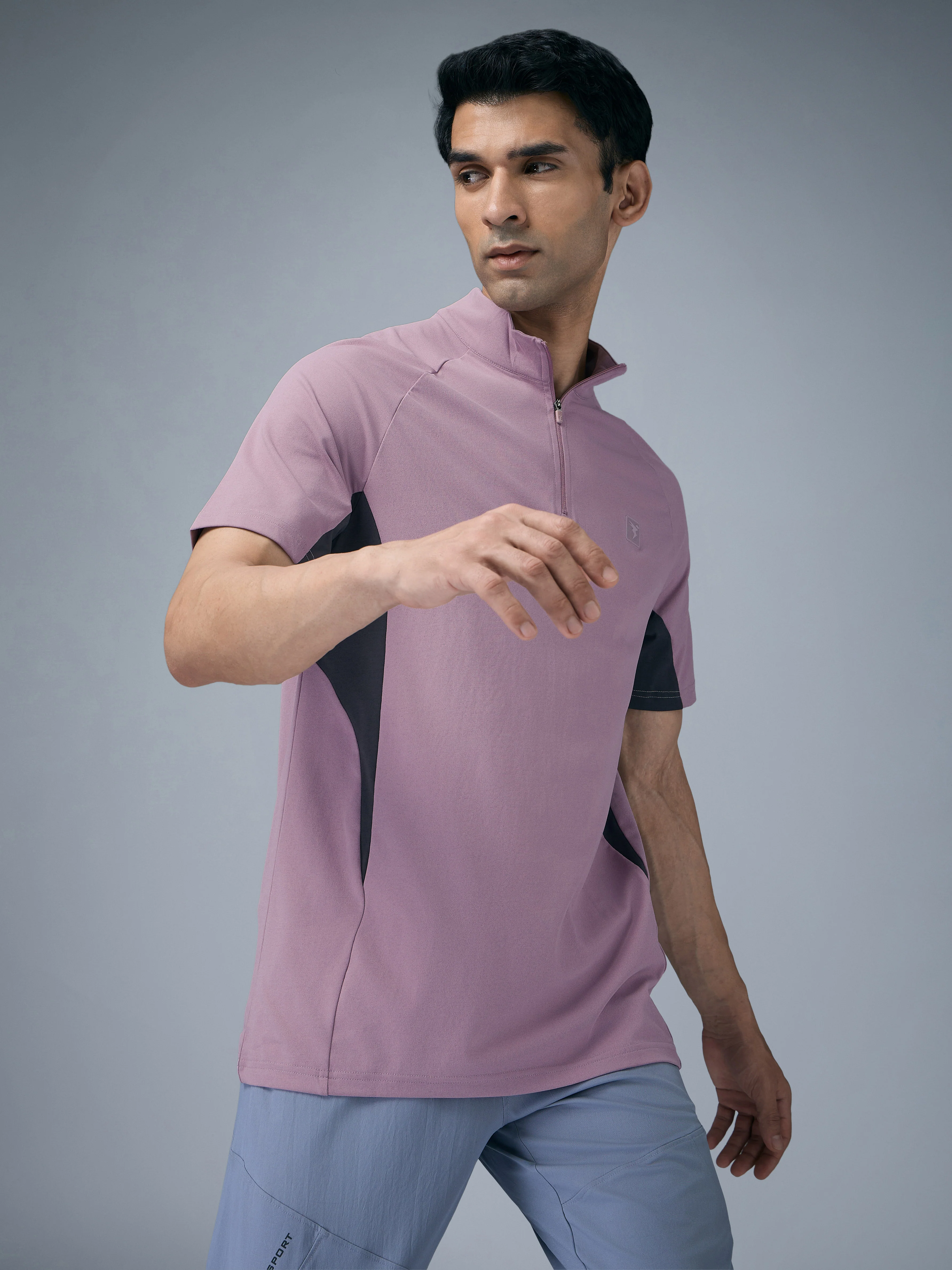 Men Colorblock Slim Fit Mock Neck Sports T-shirt with COTFLEX - Image 4