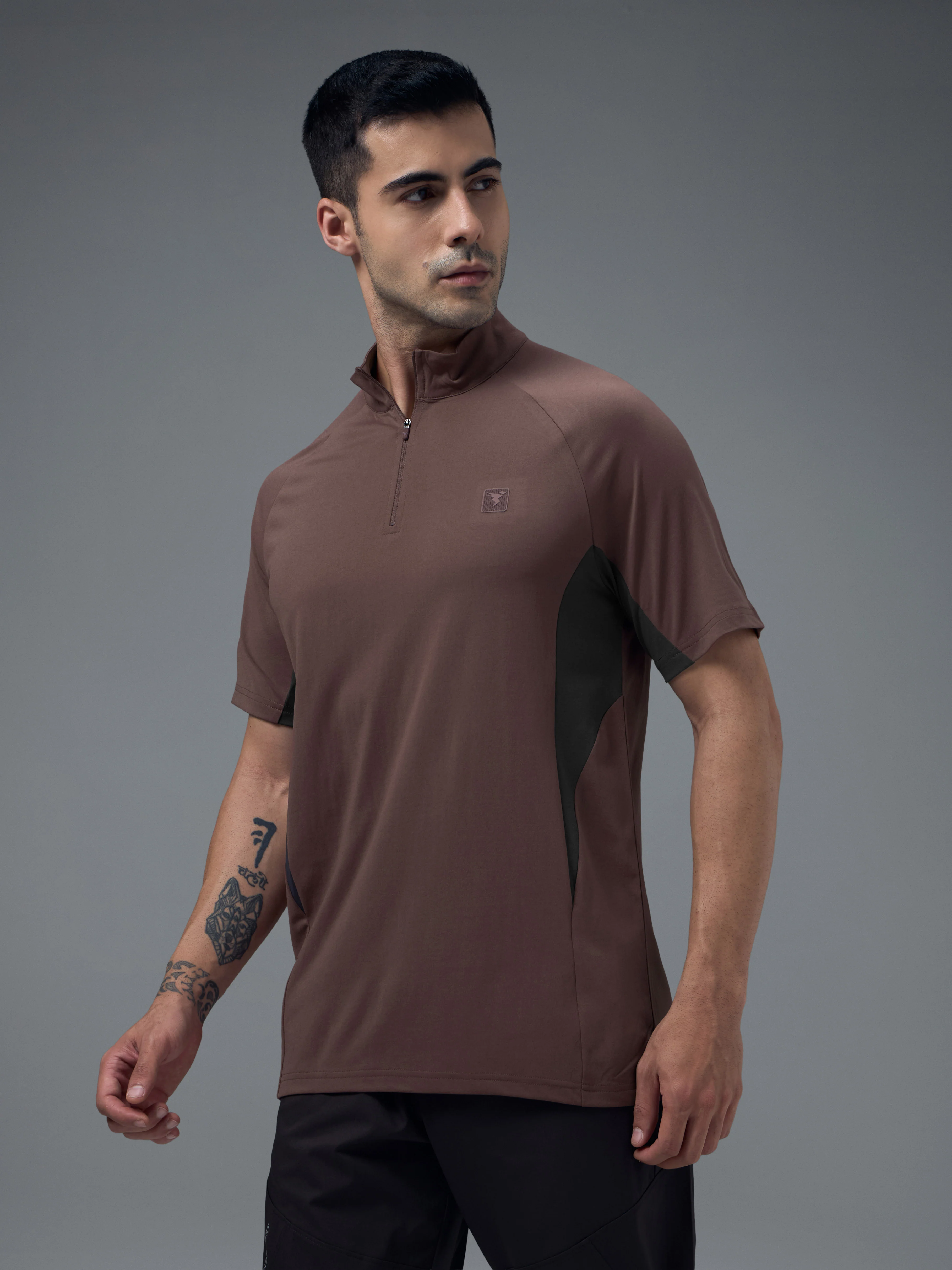 Men Colorblock Slim Fit Mock Neck Sports T-shirt with COTFLEX - Image 4