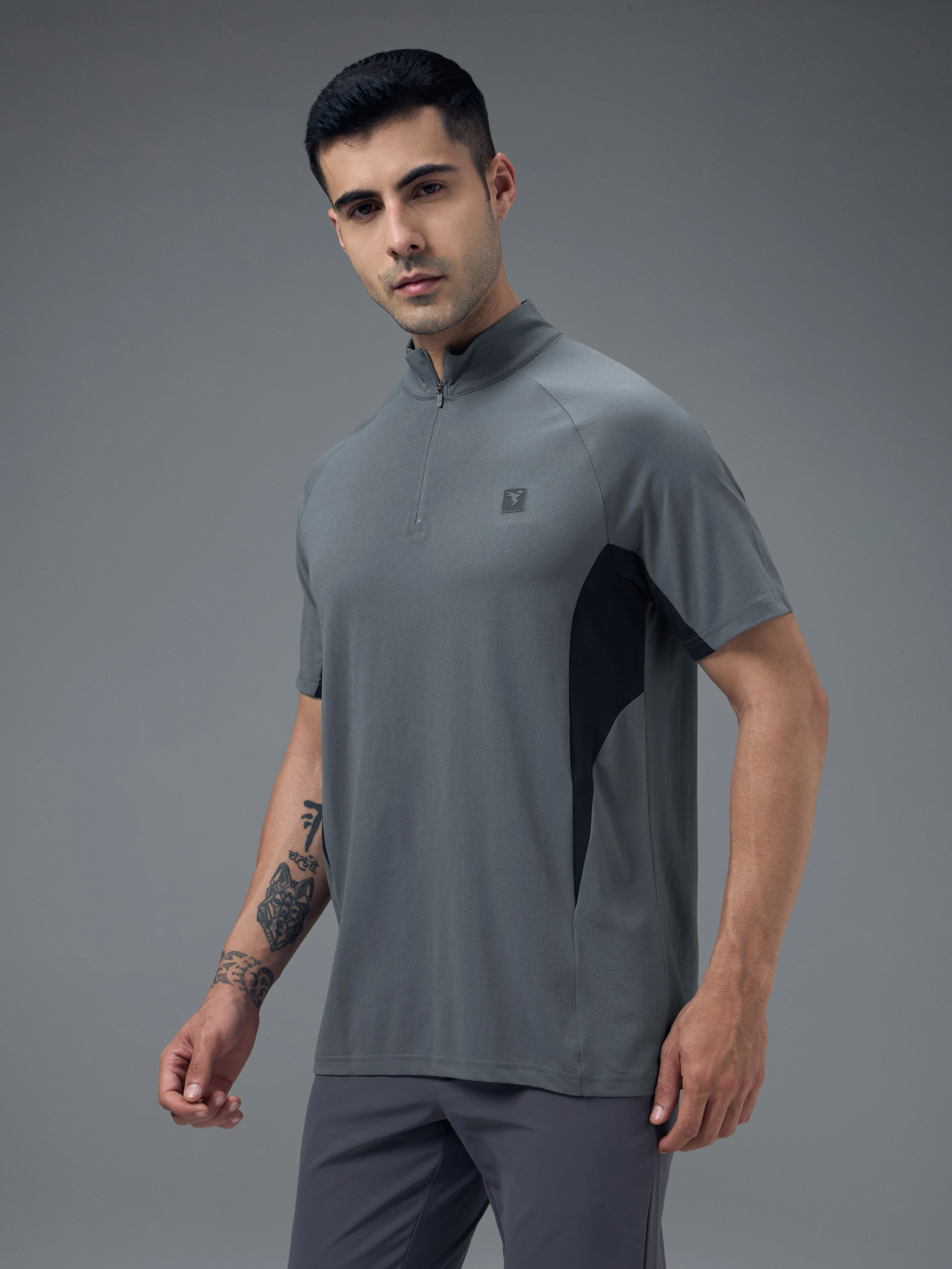 Men Colorblock Slim Fit Mock Neck Sports T-shirt with COTFLEX - Image 4