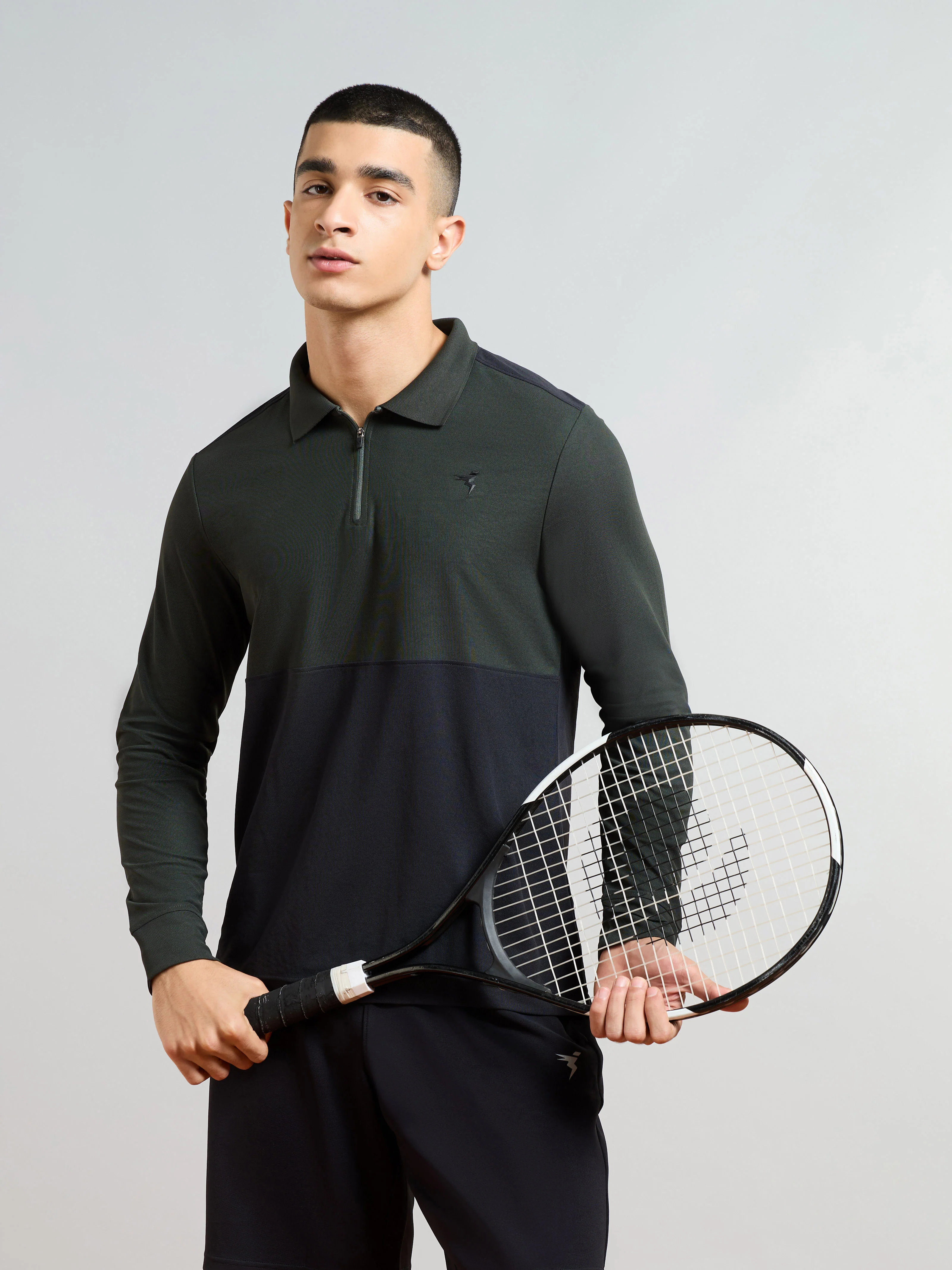 Men Colorblock Slim Fit Polo T-shirt with MATPIQ