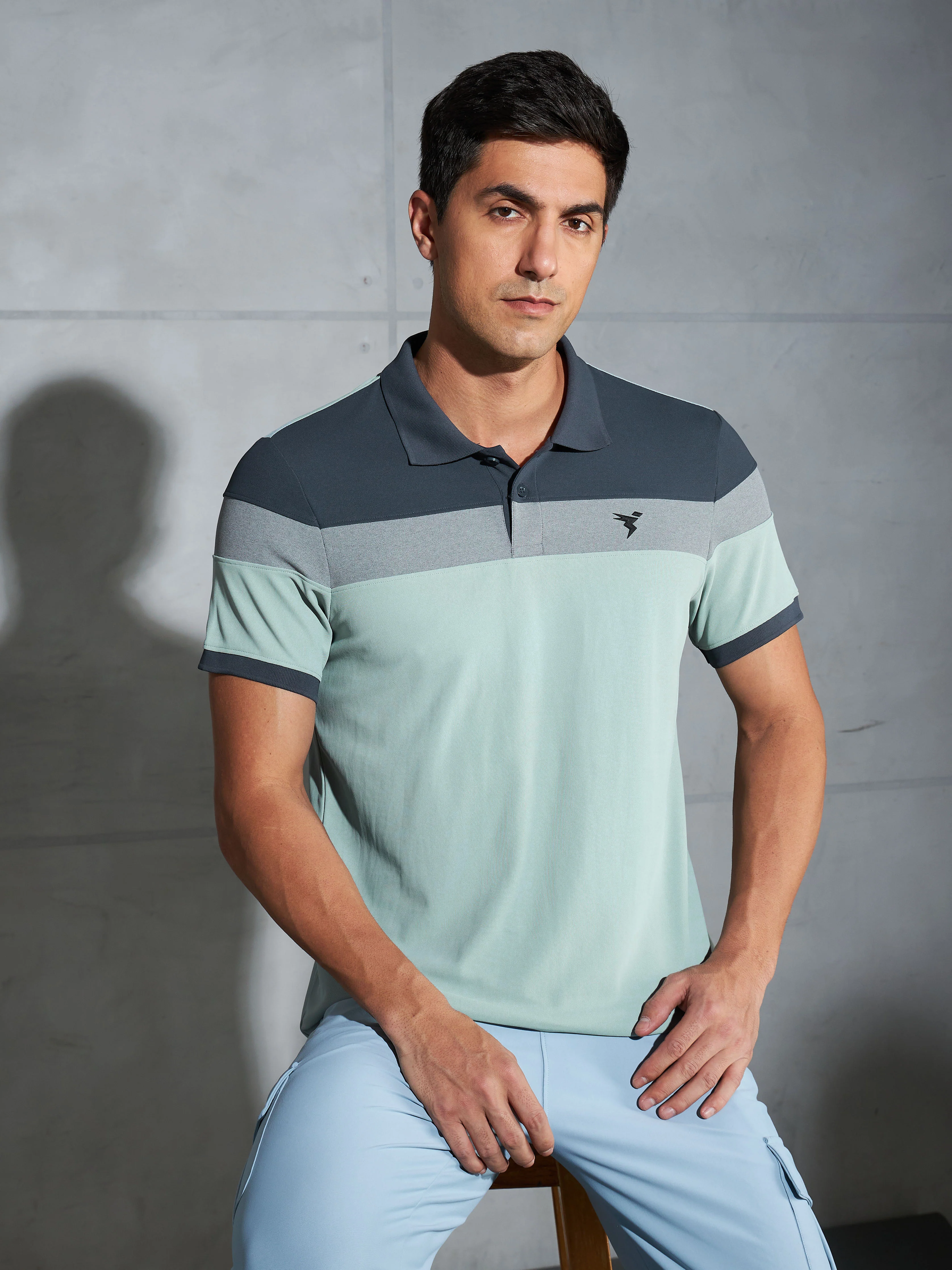 Men Colorblock Slim Fit Polo T-shirt with MATPIQ