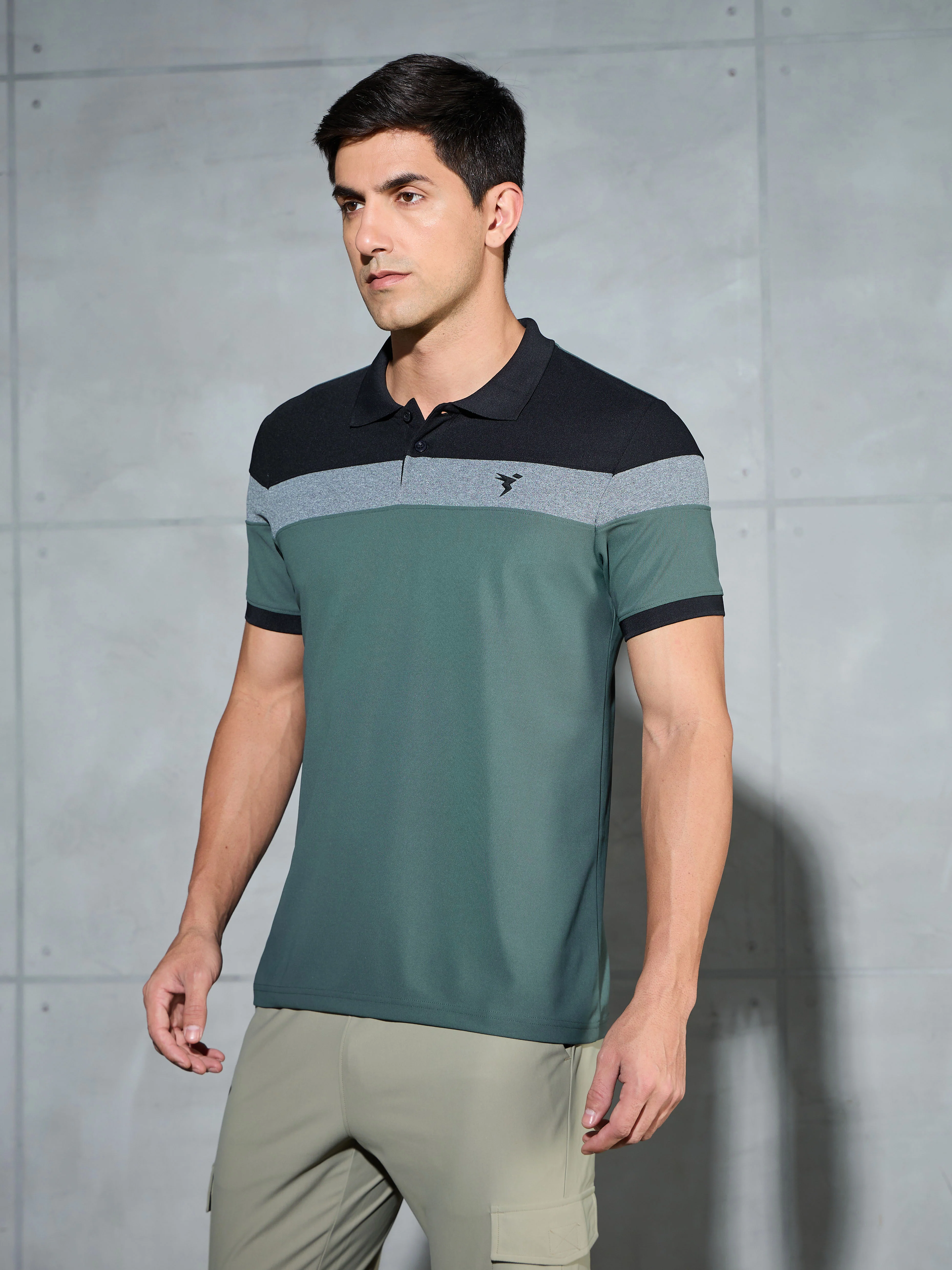 Men Colorblock Slim Fit Polo T-shirt with MATPIQ - Image 4