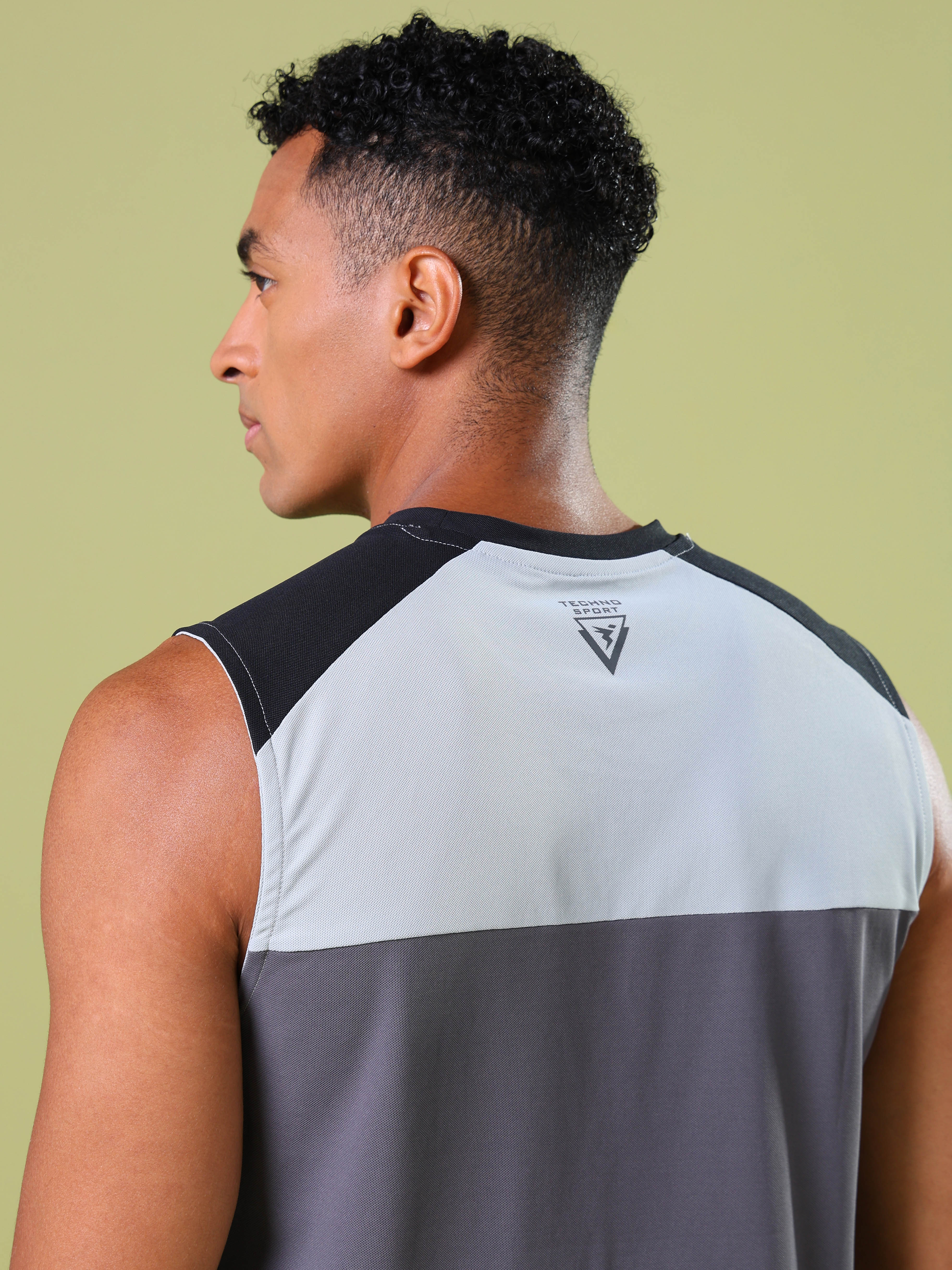 Men Colorblock Slim Fit Round Neck Sports Innerwear Vest with MATPIQ - Image 7