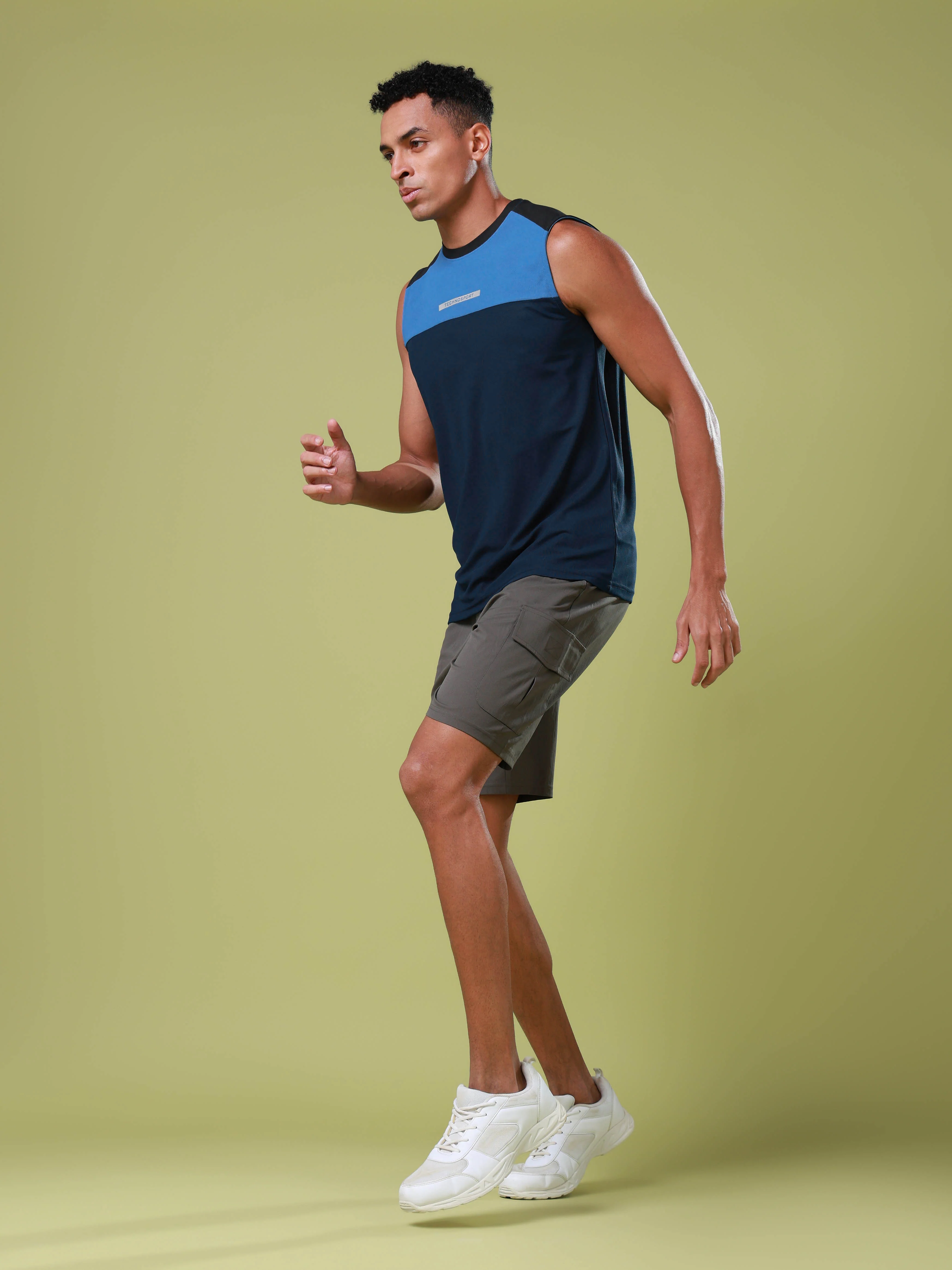 Men Colorblock Slim Fit Round Neck Sports Innerwear Vest with MATPIQ - Image 4