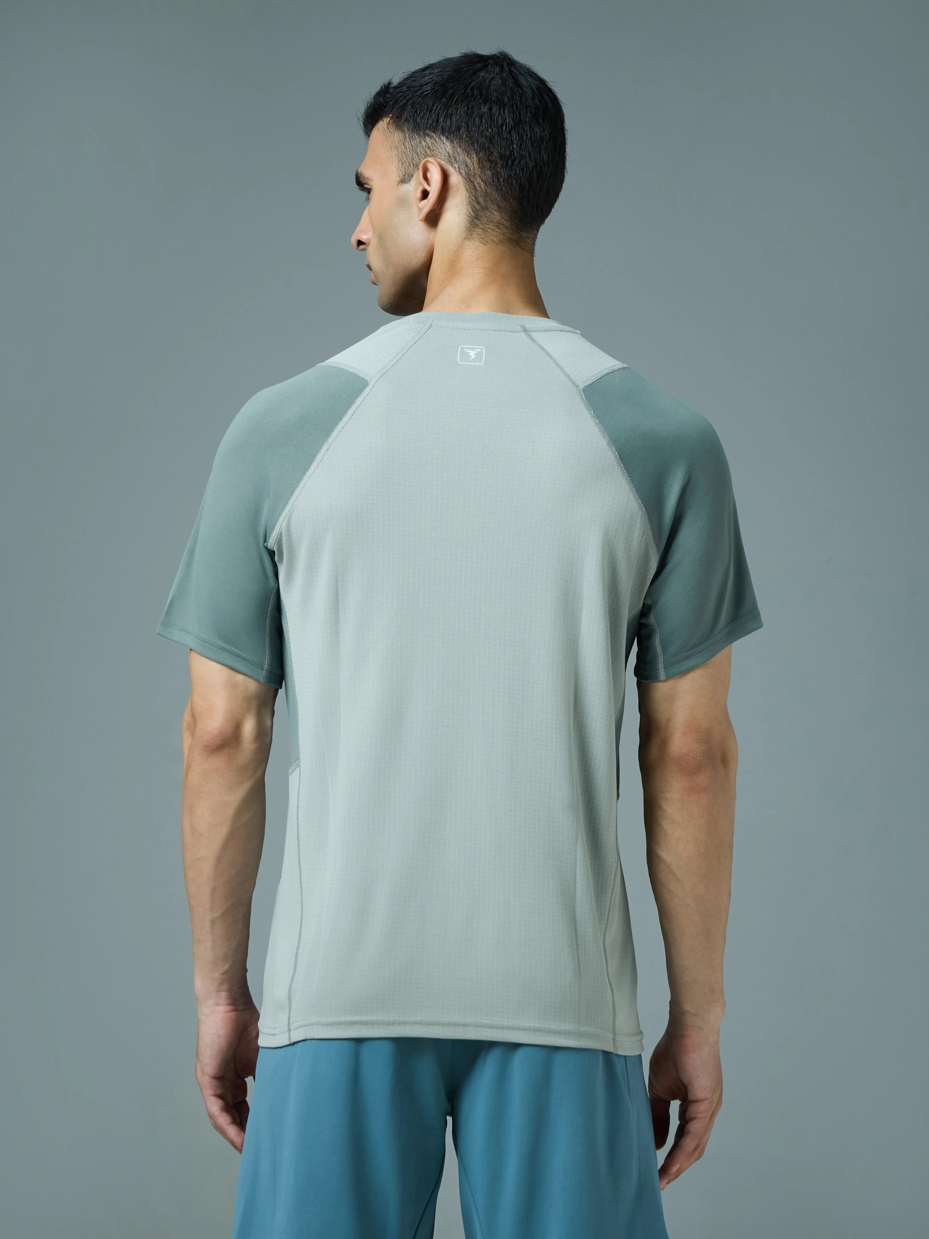 Men Colorblock Slim Fit Round Neck Sports T-shirt with TECHNOCOOL+ - Image 3