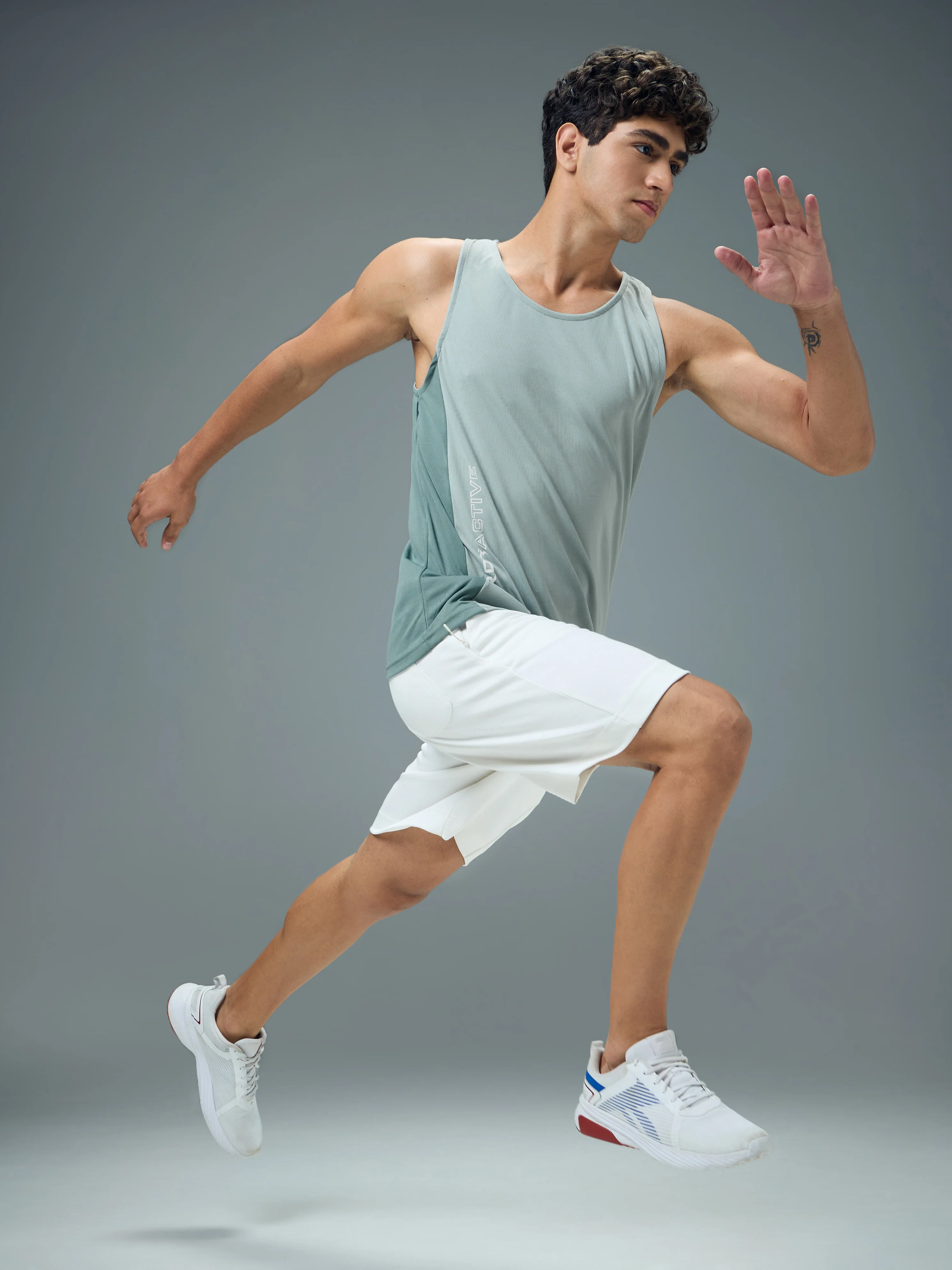 Men Colorblock Slim Fit Scoop Neck Sports Innerwear Vest with TECHNOCOOL+