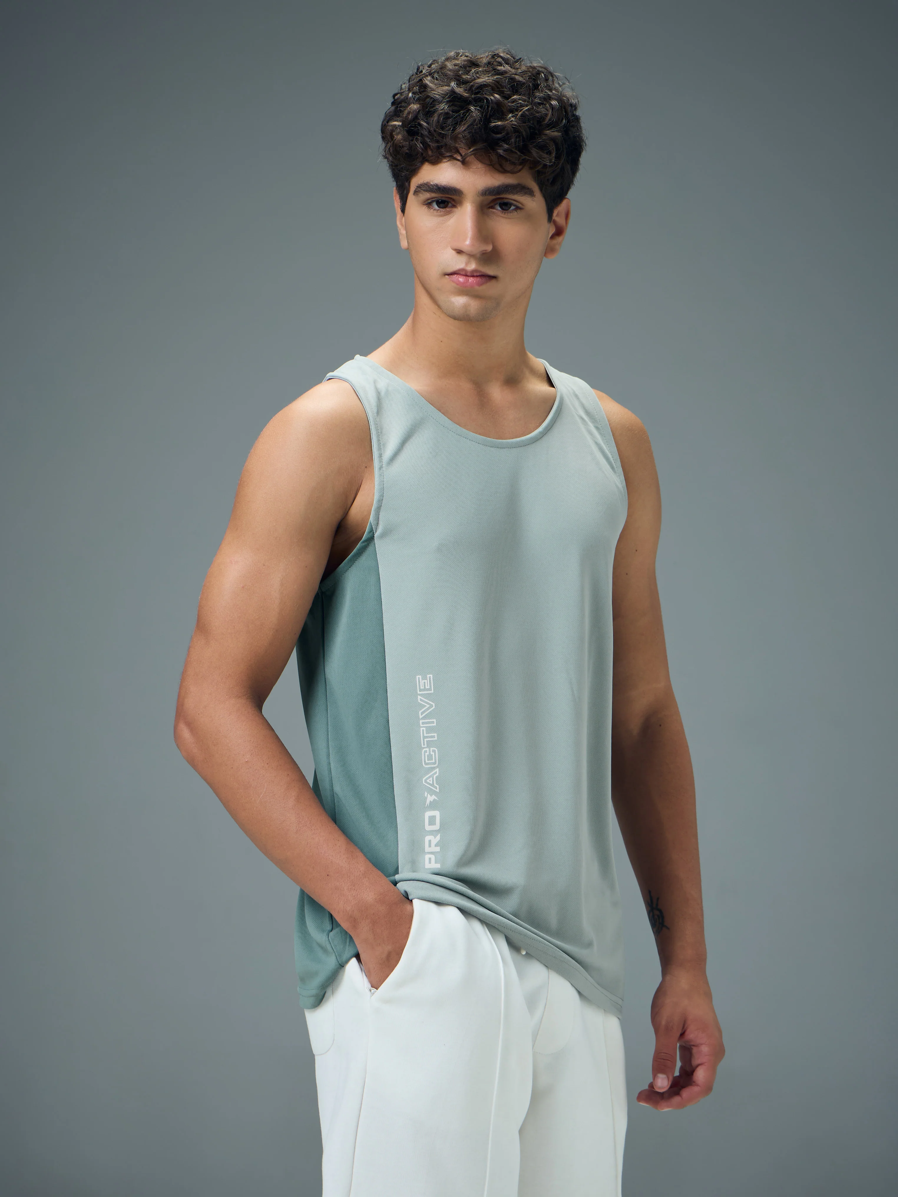 Men Colorblock Slim Fit Scoop Neck Sports Innerwear Vest with TECHNOCOOL+ - Image 5