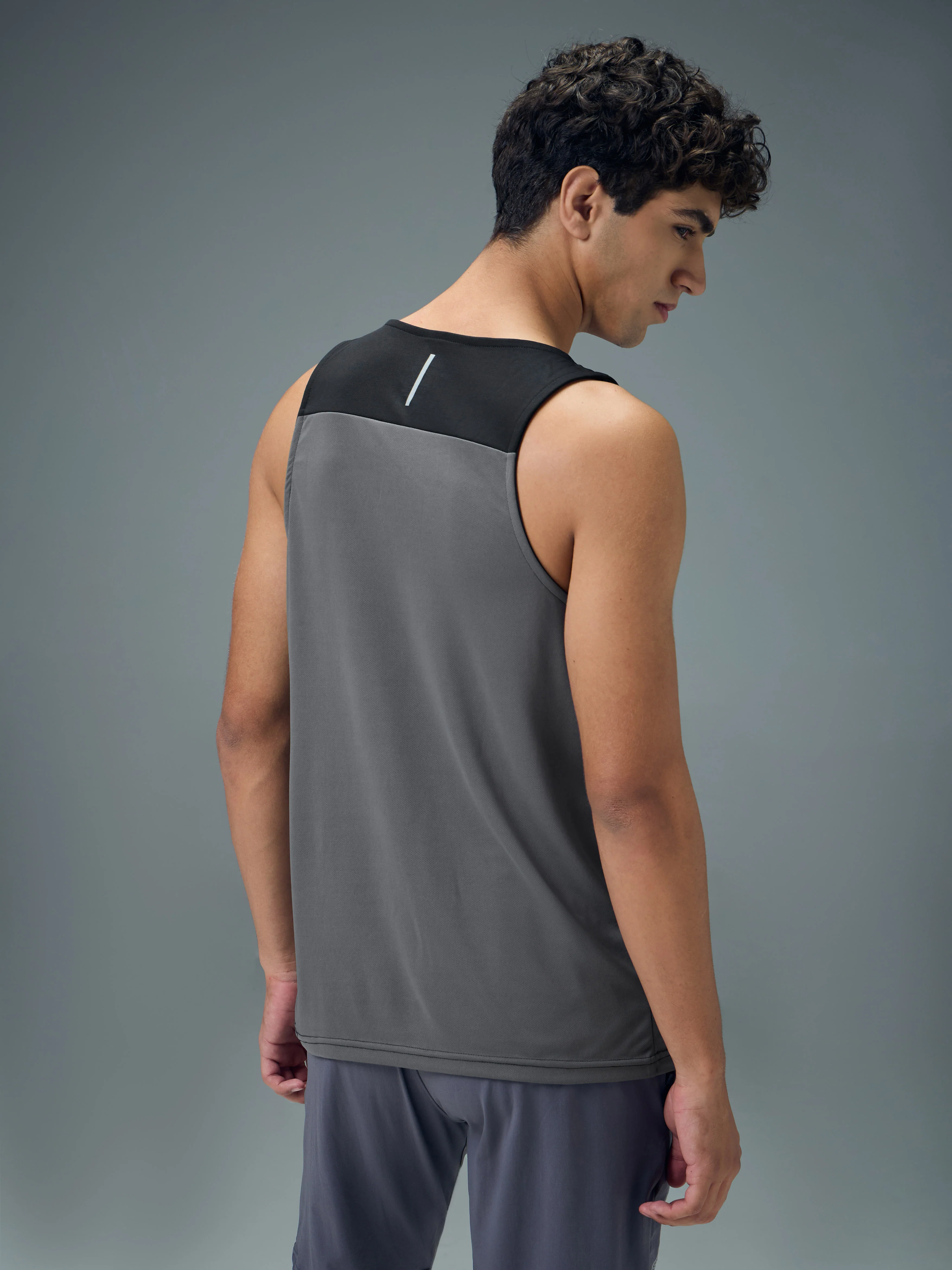 Men Colorblock Slim Fit Scoop Neck Sports Innerwear Vest with TECHNOCOOL+ - Image 3