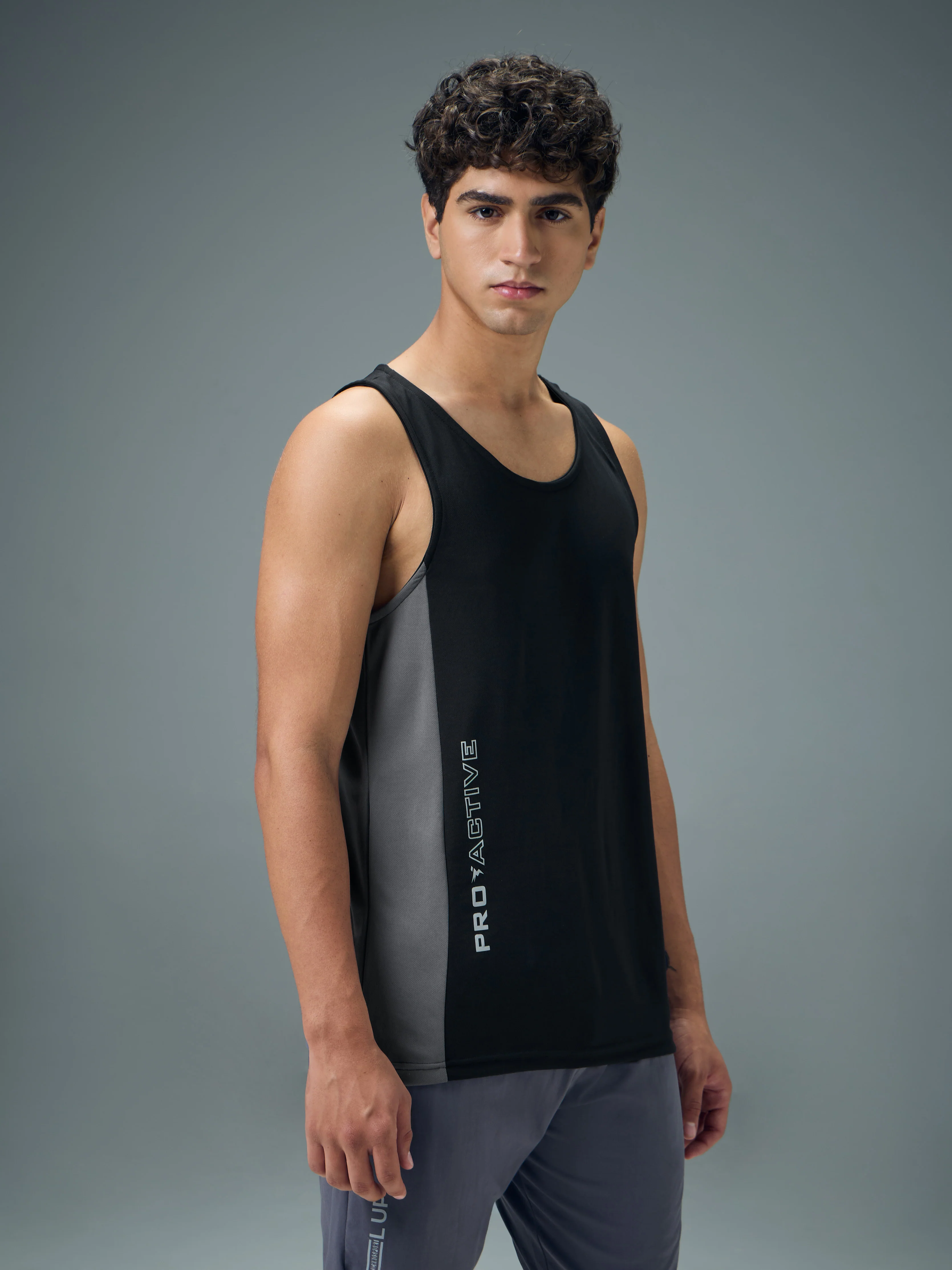 Men Colorblock Slim Fit Scoop Neck Sports Innerwear Vest with TECHNOCOOL+ - Image 4