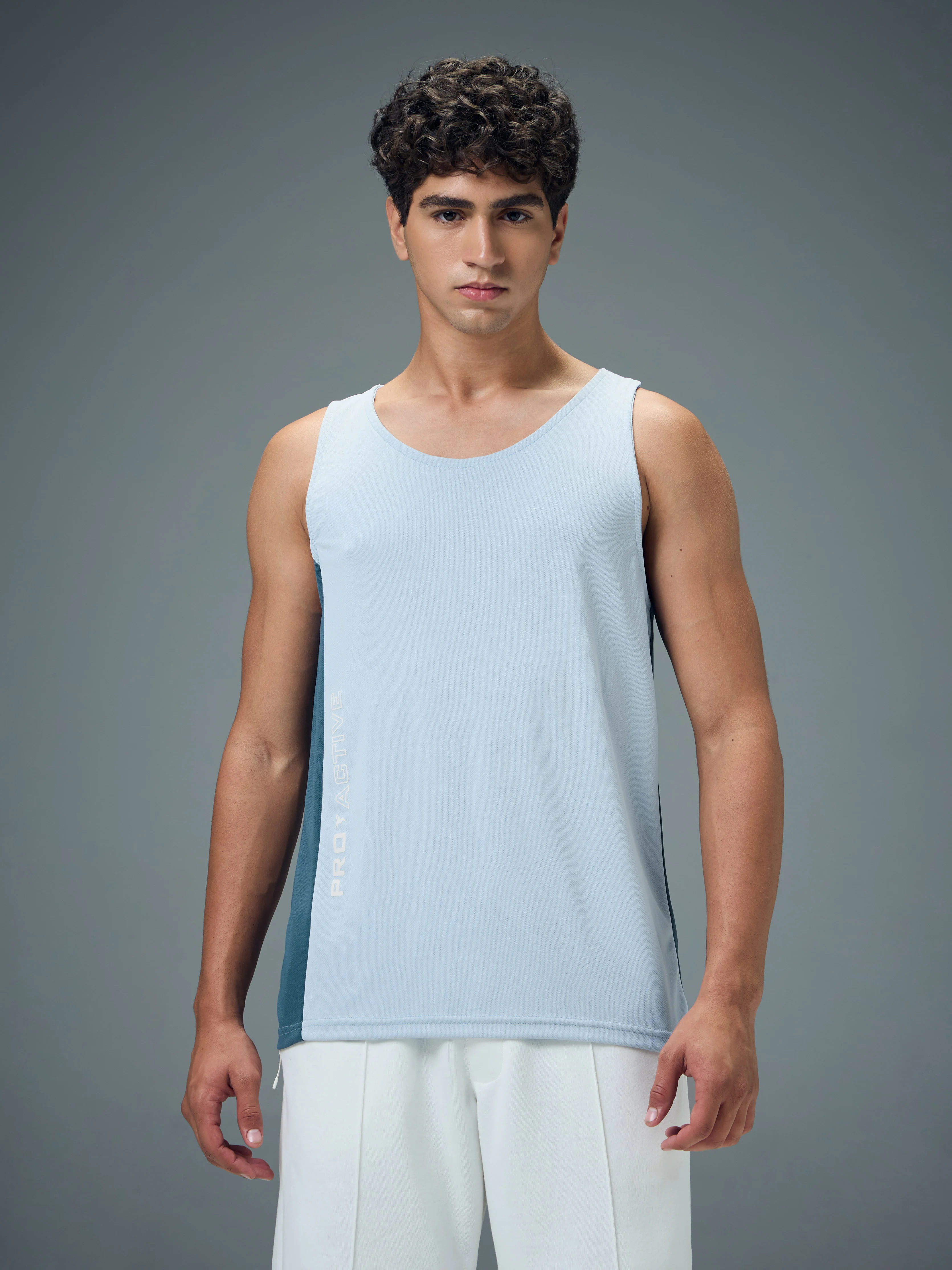 Men Colorblock Slim Fit Scoop Neck Sports Innerwear Vest with TECHNOCOOL+ - Image 2