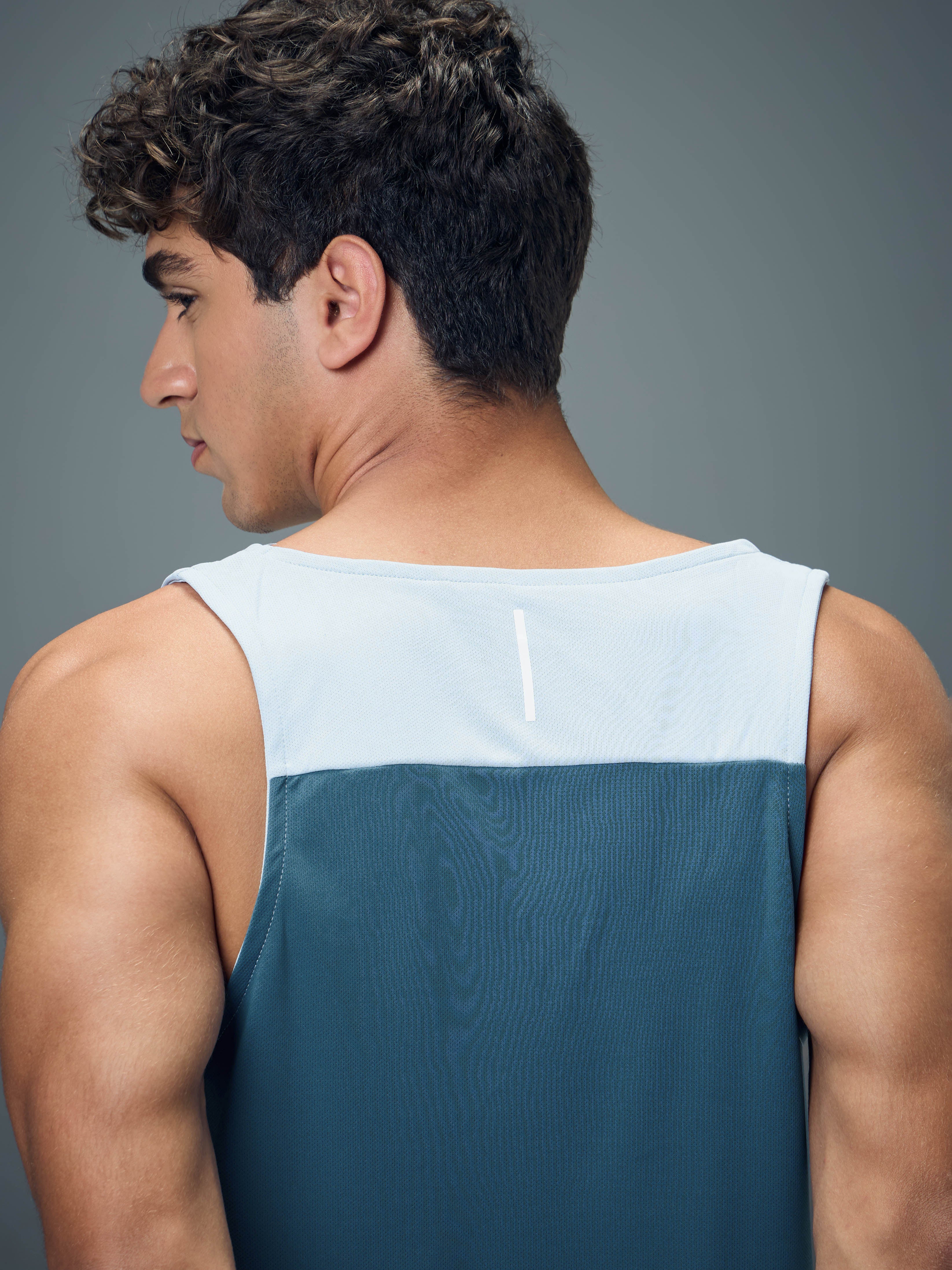 Men Colorblock Slim Fit Scoop Neck Sports Innerwear Vest with TECHNOCOOL+ - Image 6