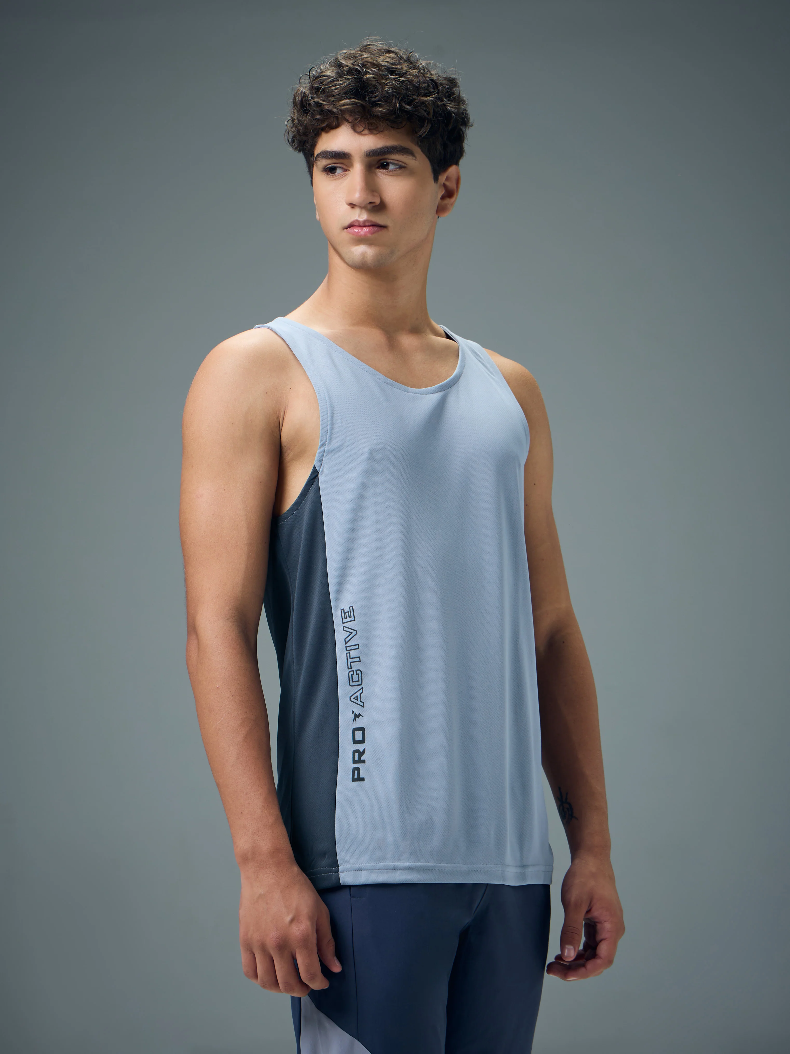 Men Colorblock Slim Fit Scoop Neck Sports Innerwear Vest with TECHNOCOOL+ - Image 4