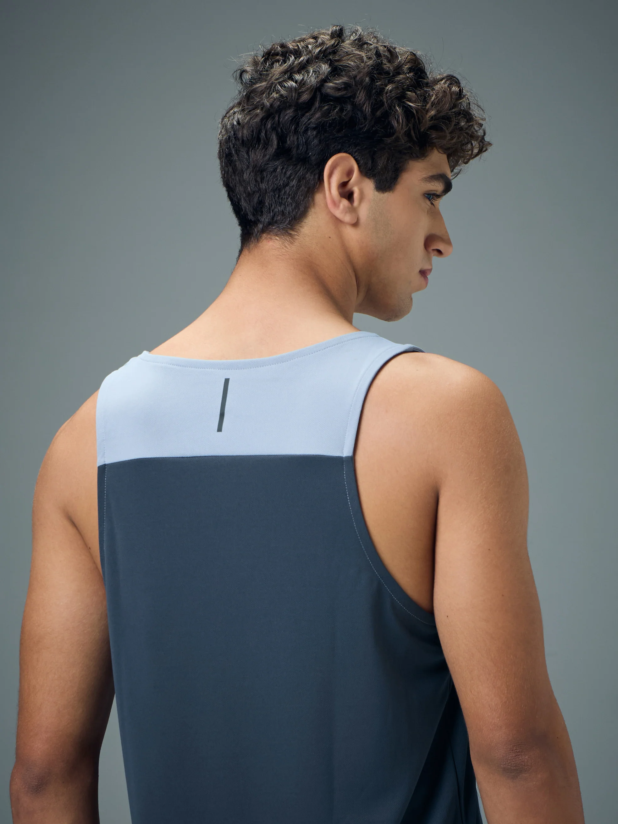 Men Colorblock Slim Fit Scoop Neck Sports Innerwear Vest with TECHNOCOOL+ - Image 7