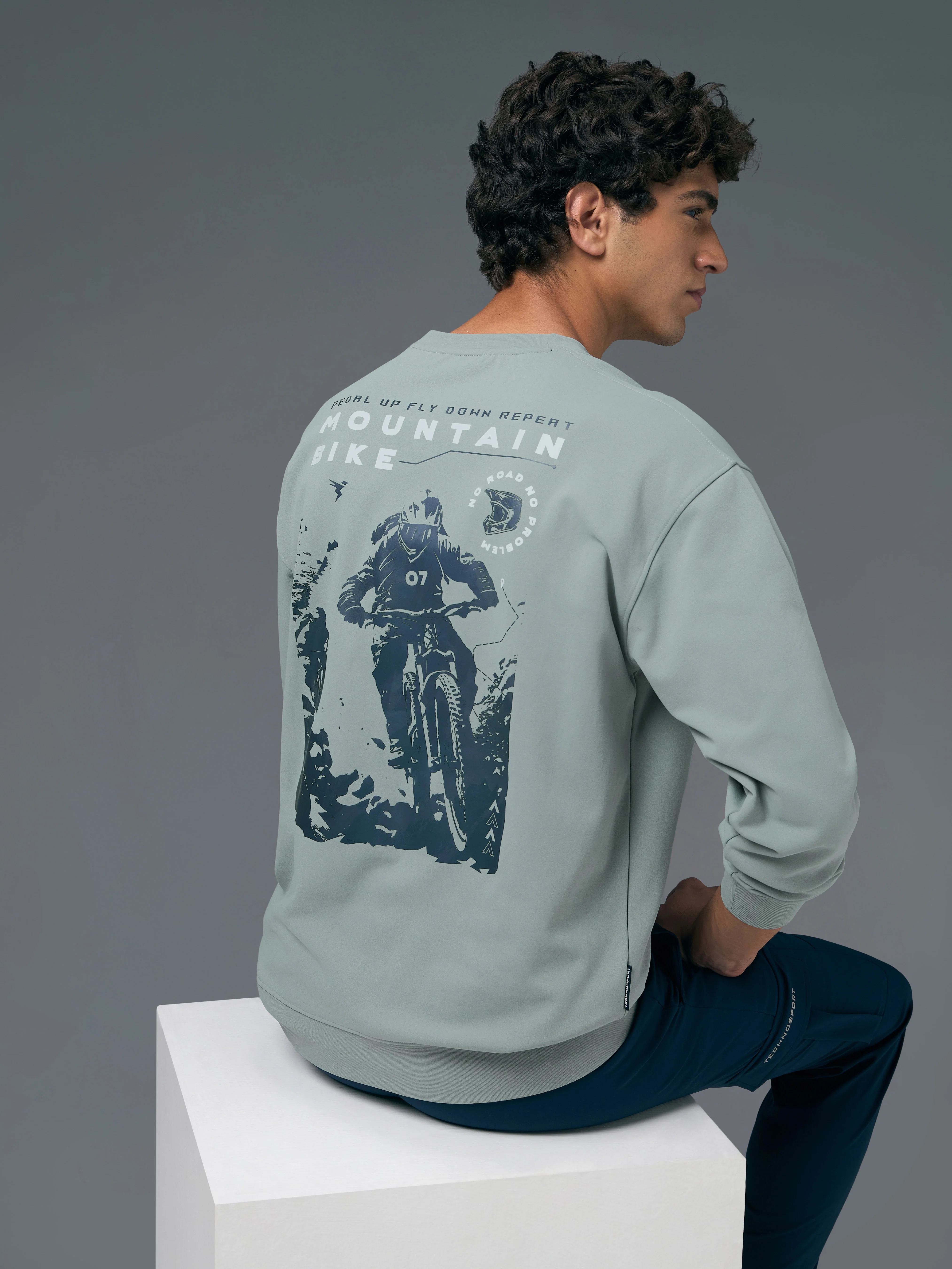 Men Printed Slim Fit Crew Neck Sweatshirt with ELASTO PLUS