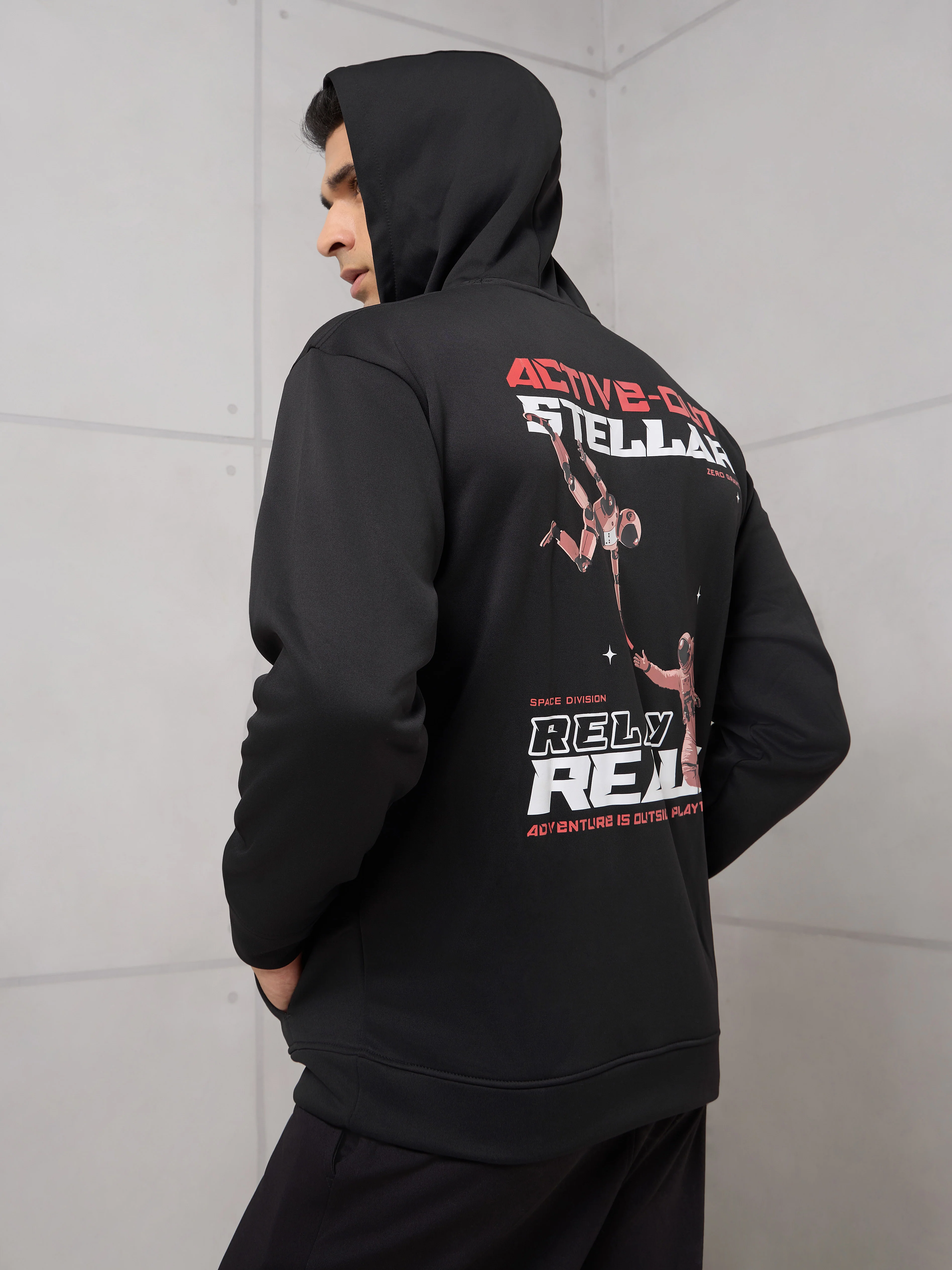 Men Hooded Slim Fit Printed Active Out Sweatshirt with TECHNOWARM+ - Image 4