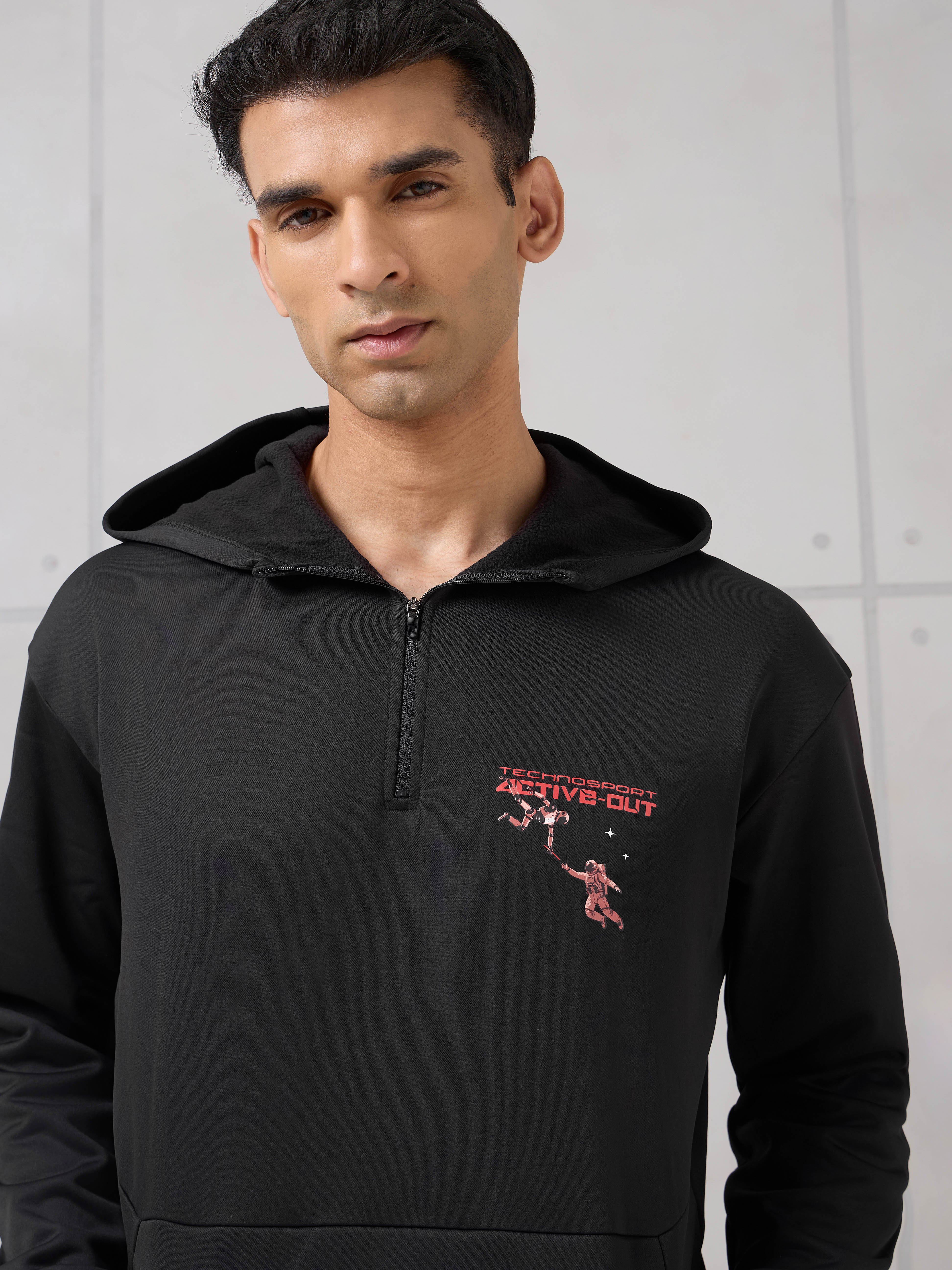 Men Hooded Slim Fit Printed Active Out Sweatshirt with TECHNOWARM+ - Image 7