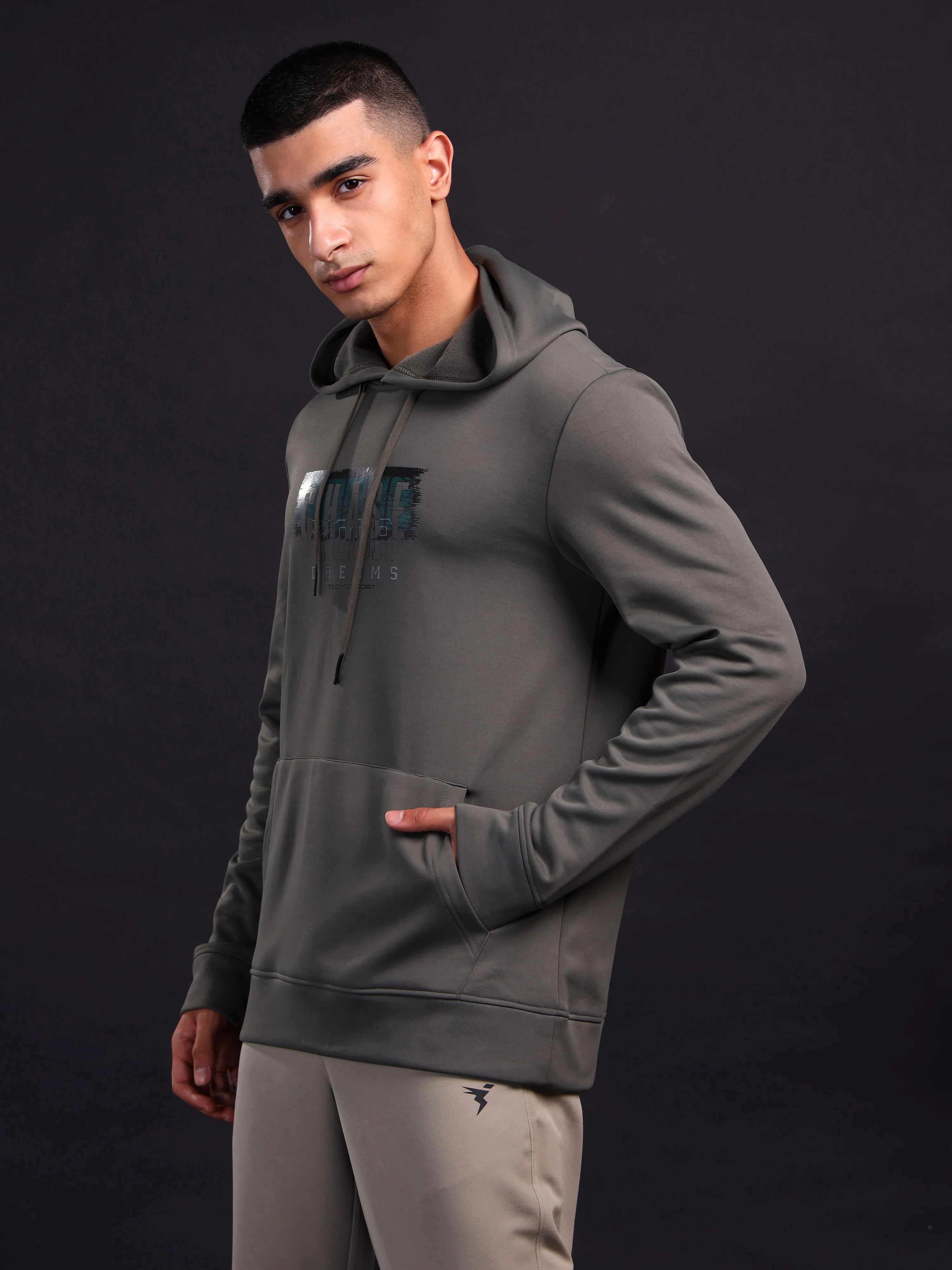 Men Printed Slim Fit Hooded Sweatshirt with TECHNOWARM+ - Image 3