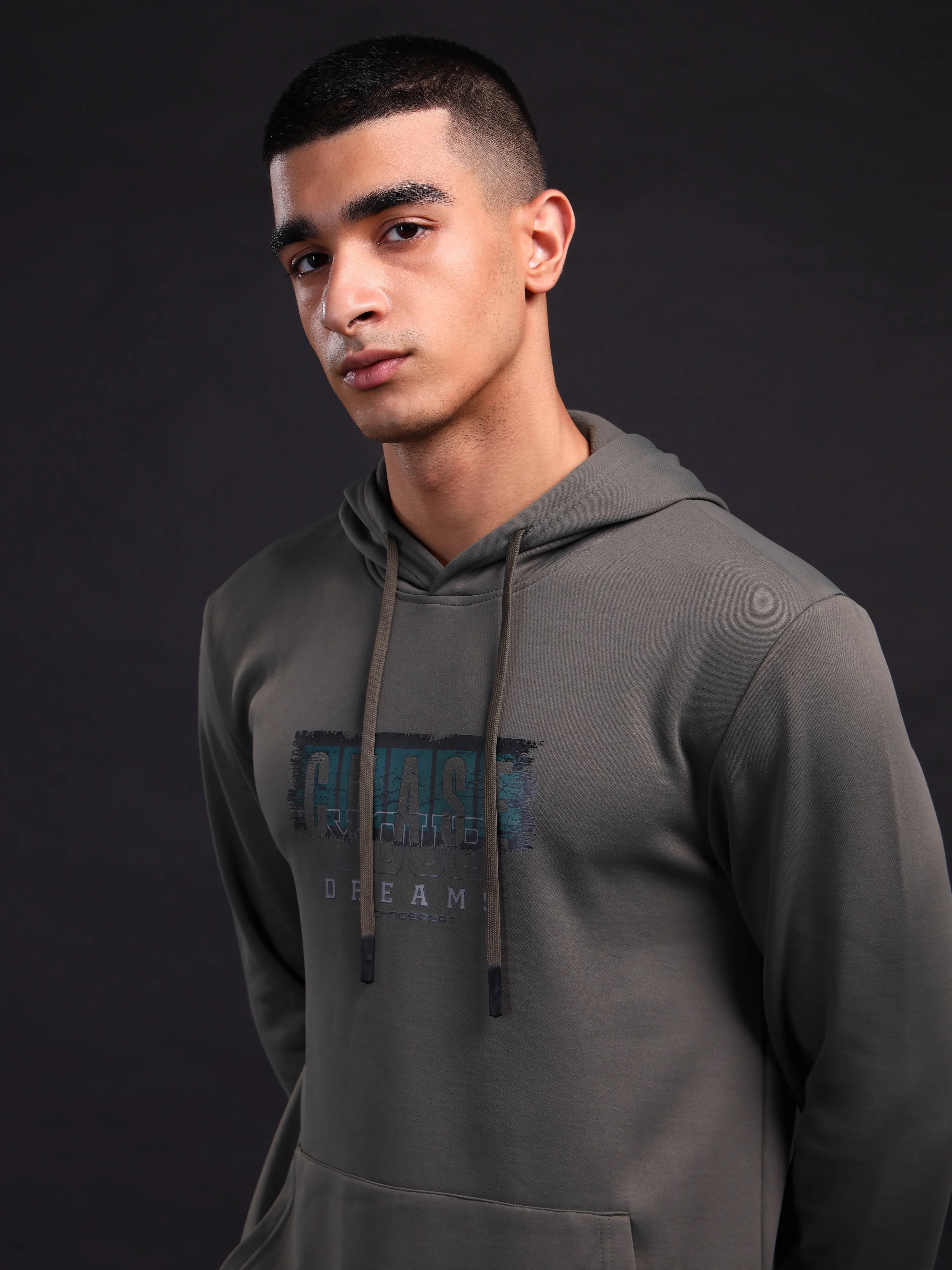 Men Printed Slim Fit Hooded Sweatshirt with TECHNOWARM+ - Image 4