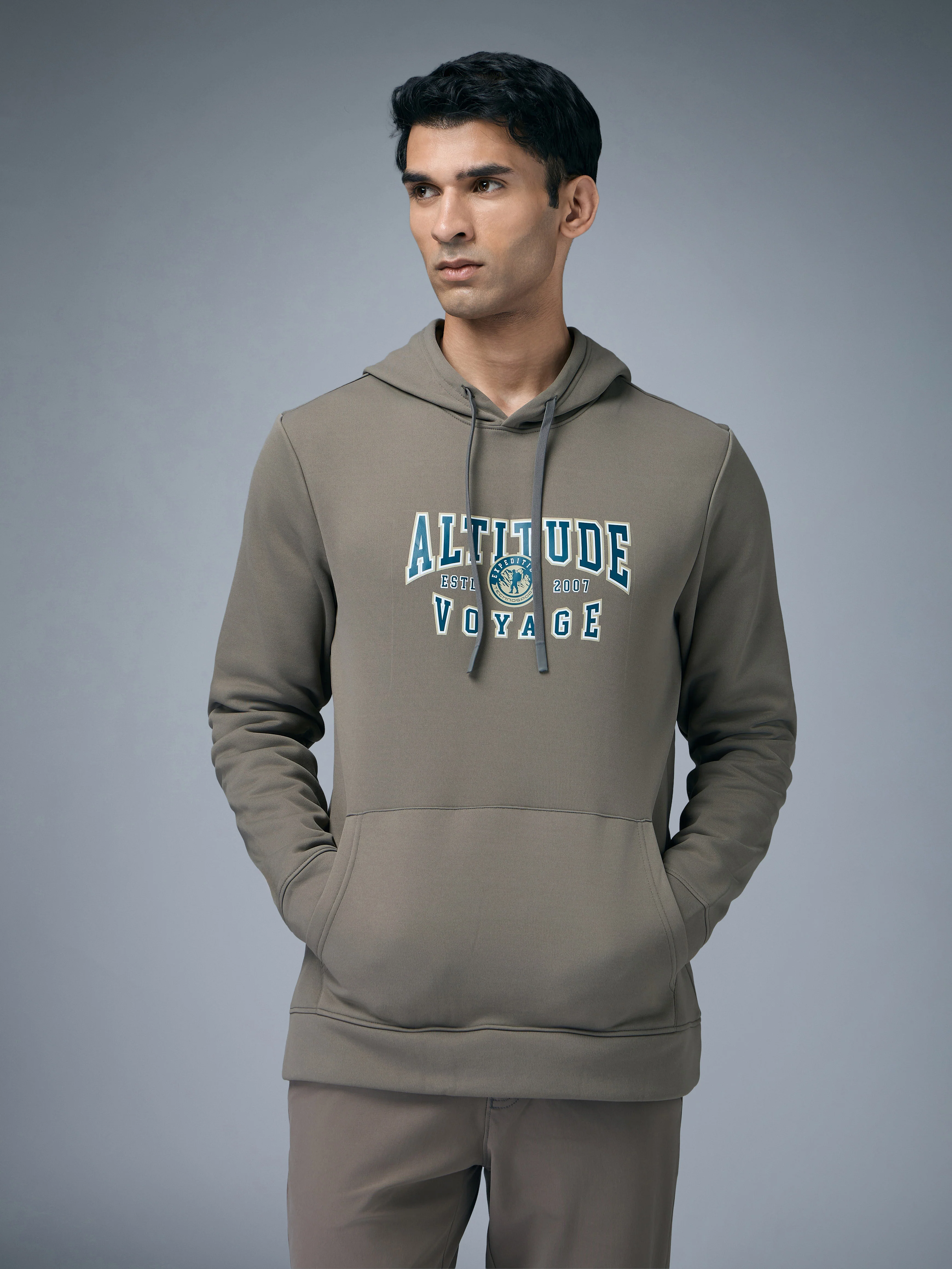 Men Printed Slim Fit Hooded Sweatshirt with TECHNOWARM+ - Image 3