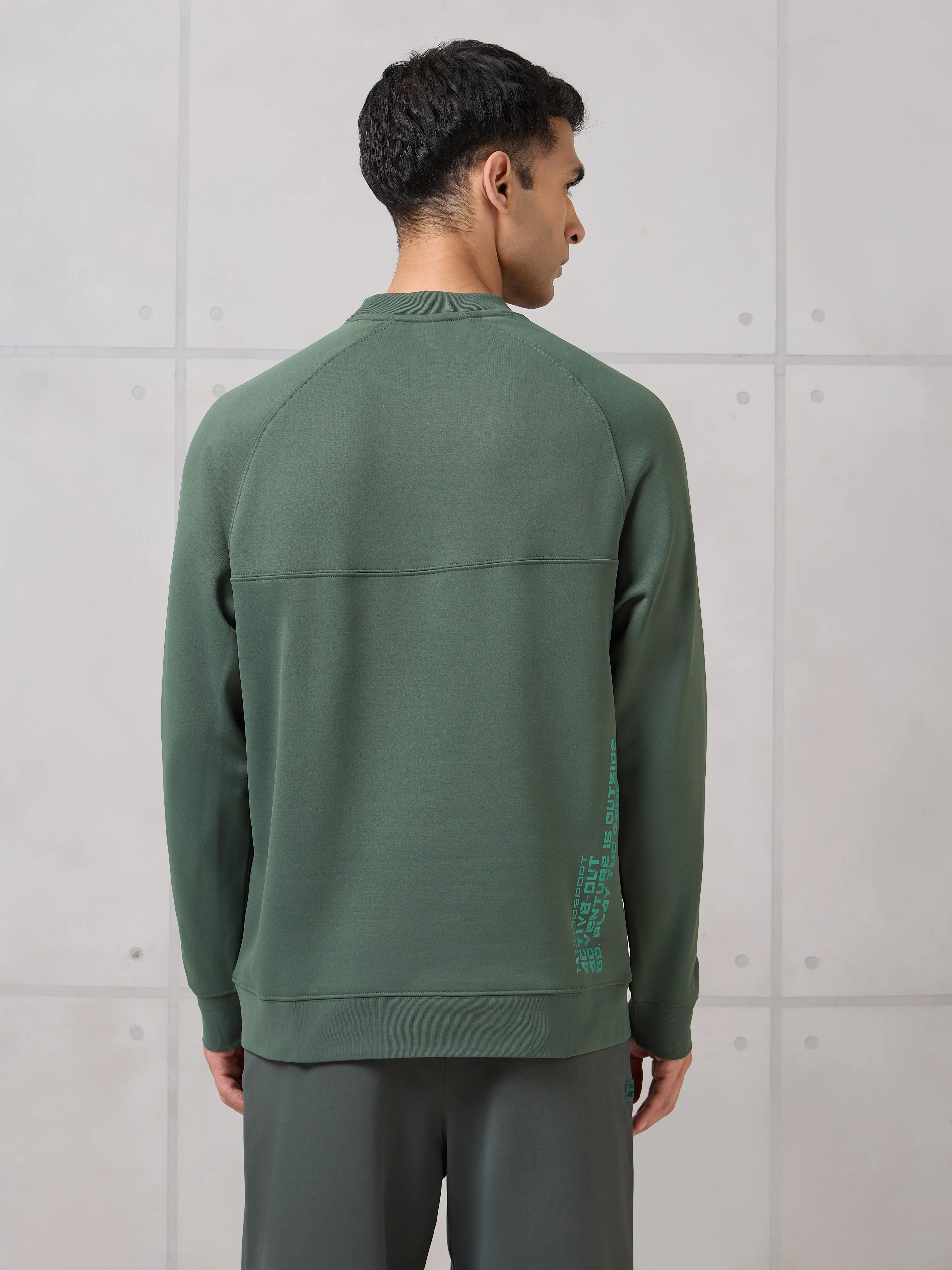 Men Round Neck Slim Fit Printed Active Out Sweatshirt with TECHNOWARM+ - Image 3