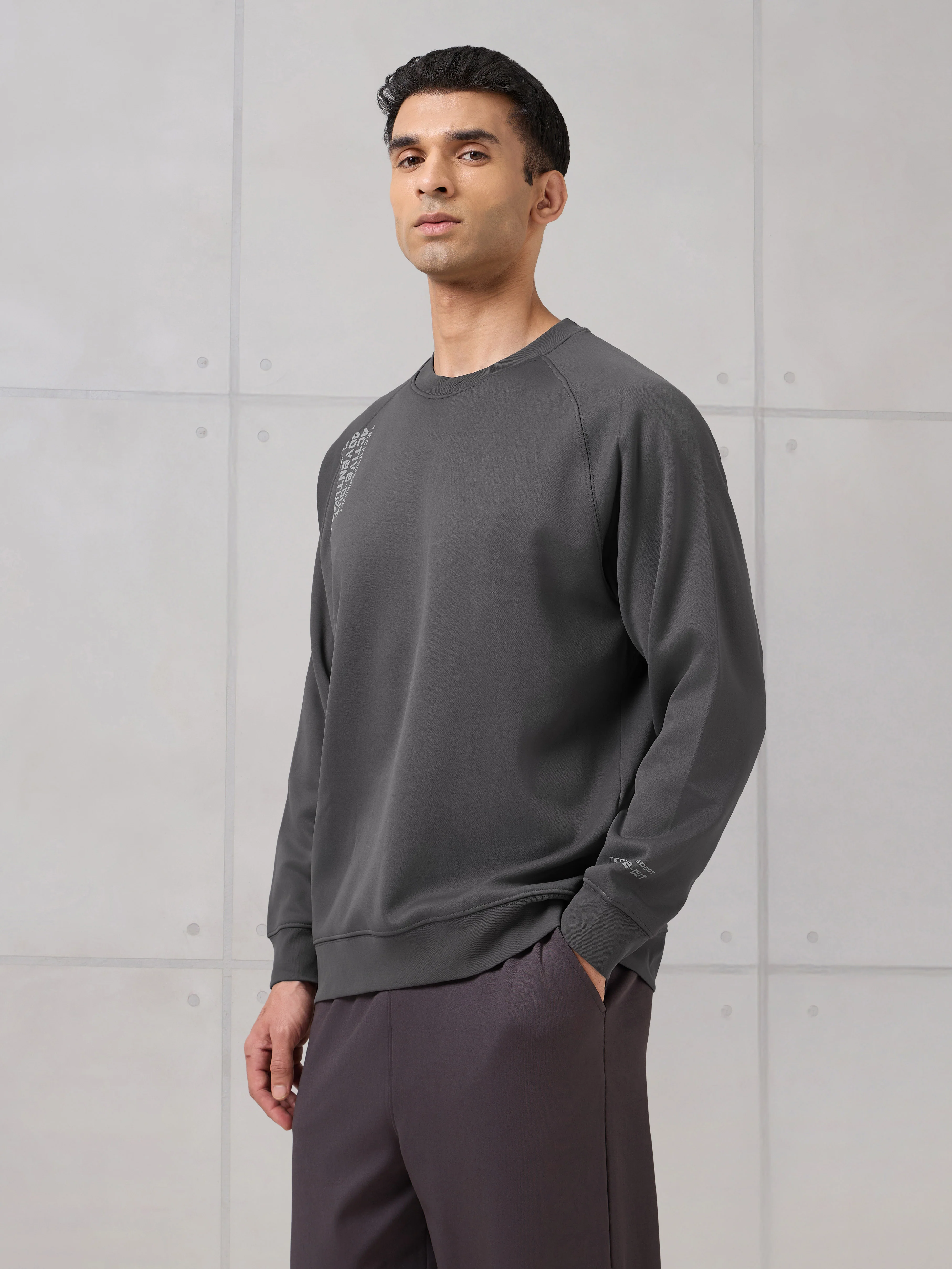 Men Round Neck Slim Fit Printed Active Out Sweatshirt with TECHNOWARM+ - Image 4