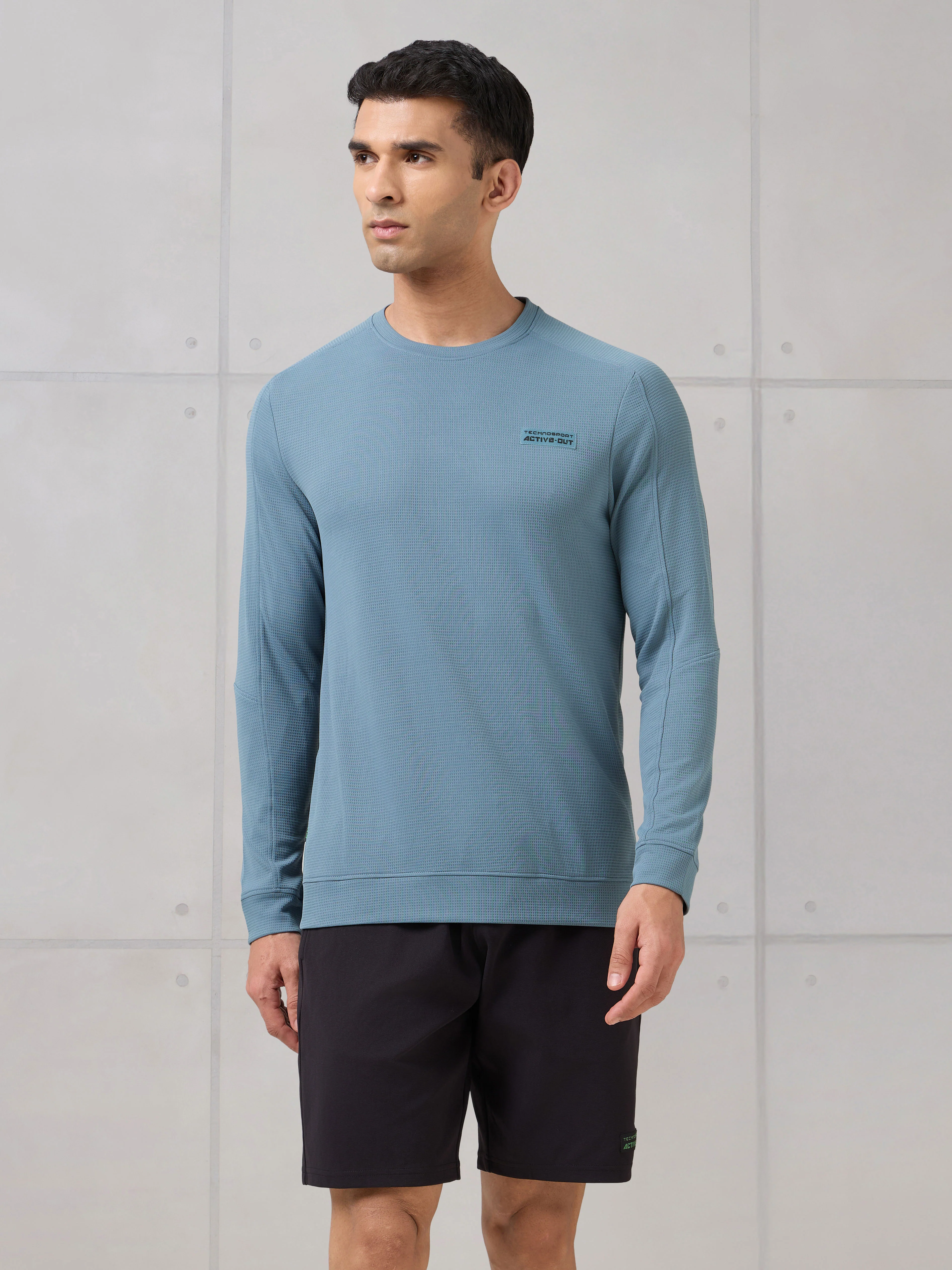 Men Round Neck Solid Active Out Slim Fit T-Shirt with TECHNOCOOL+ - Image 2