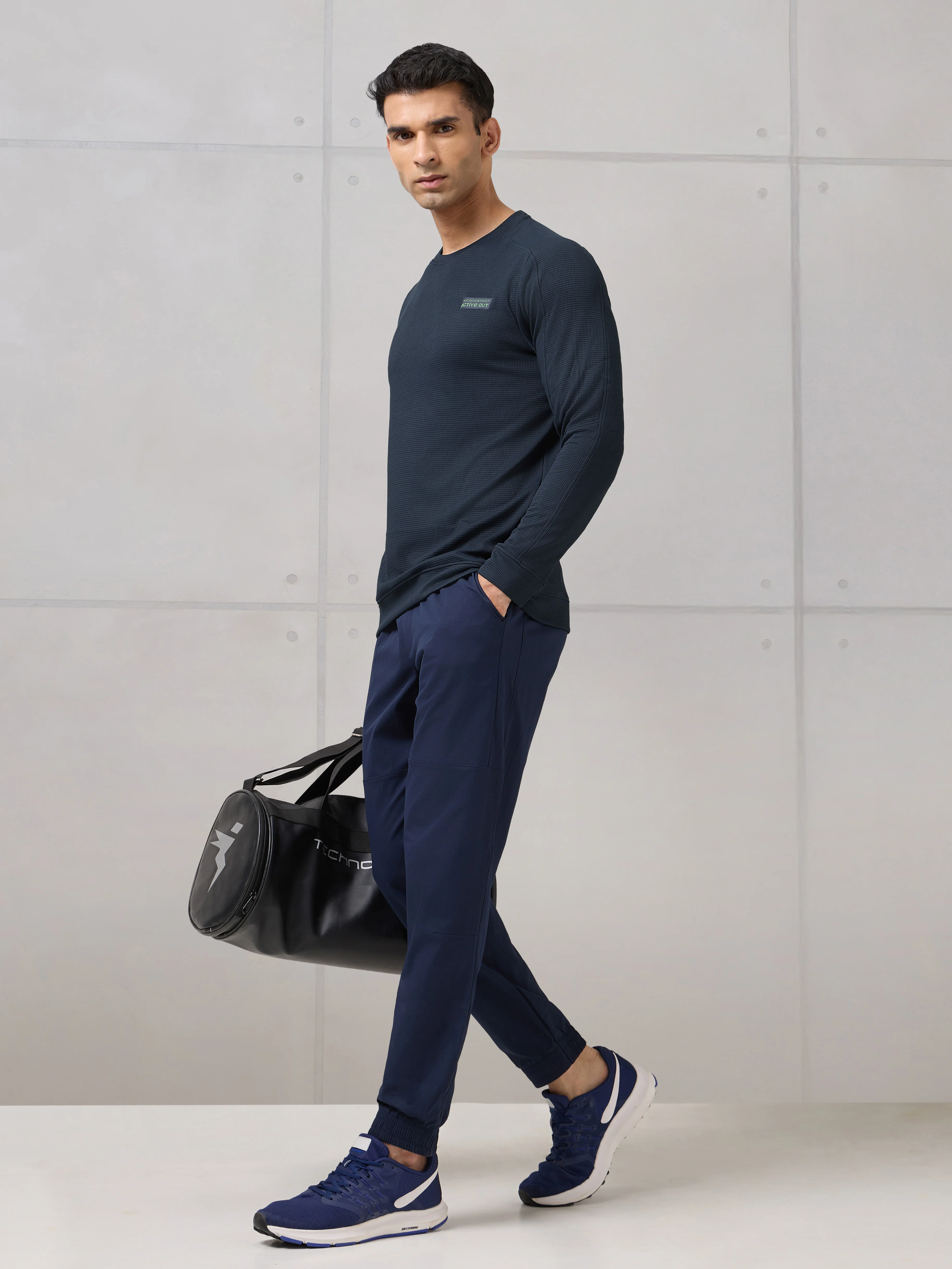 Men Round Neck Solid Active Out Slim Fit T-Shirt with TECHNOCOOL+ - Image 5