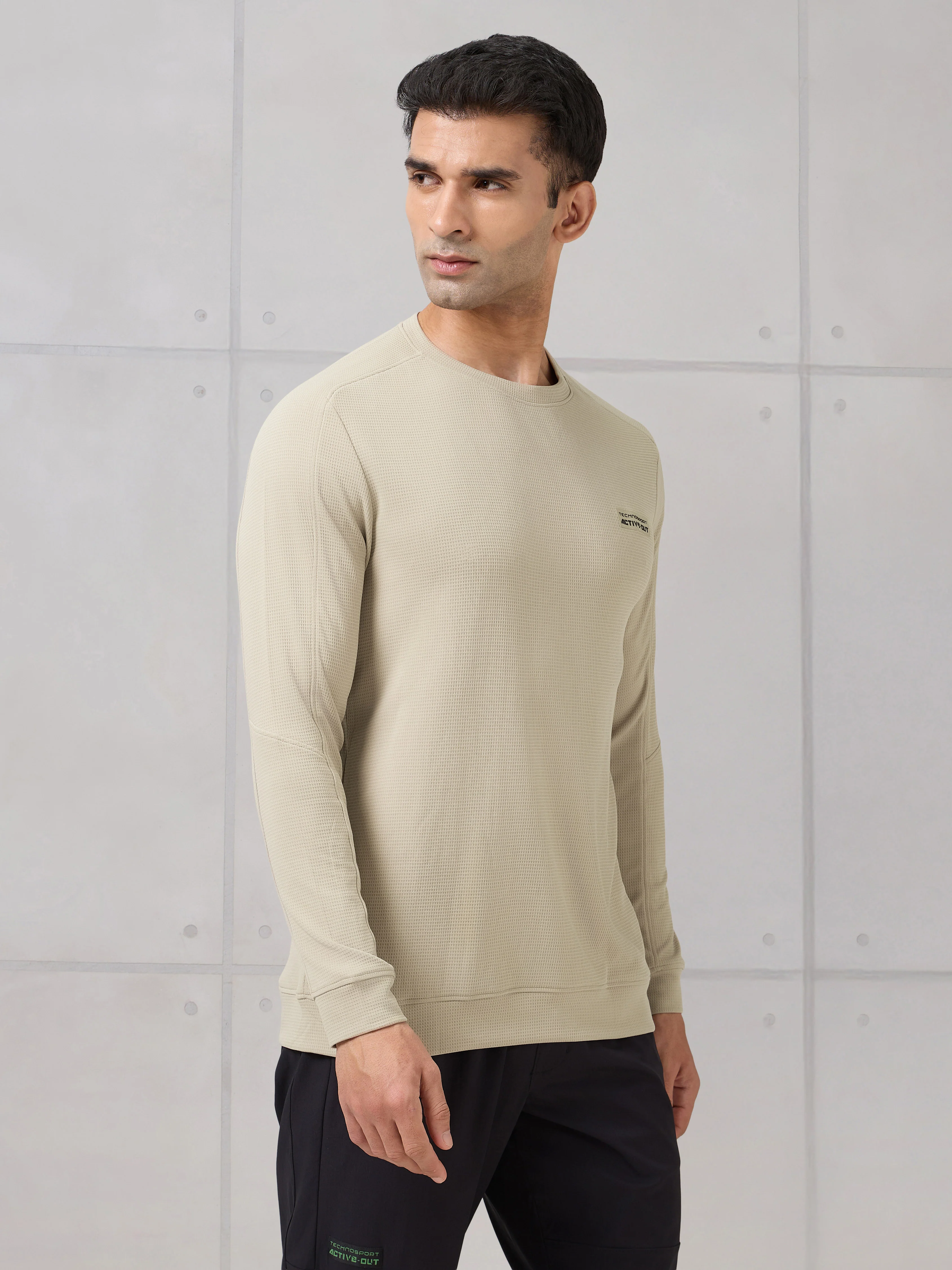 Men Round Neck Solid Active Out Slim Fit T-Shirt with TECHNOCOOL+ - Image 4