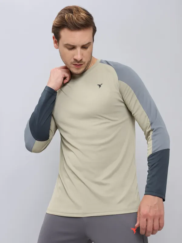 Men Colorblock Slim Fit Crew Neck T-shirt with TECHNO COOL+