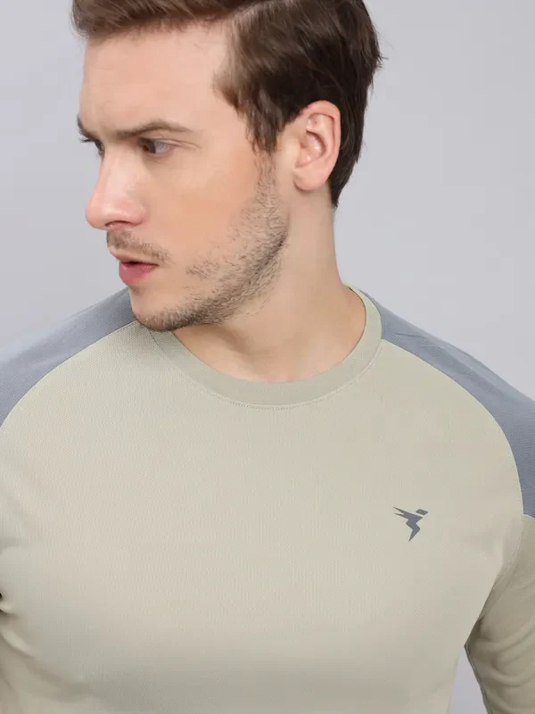 Men Colorblock Slim Fit Crew Neck T-shirt with TECHNO COOL+ - Image 8