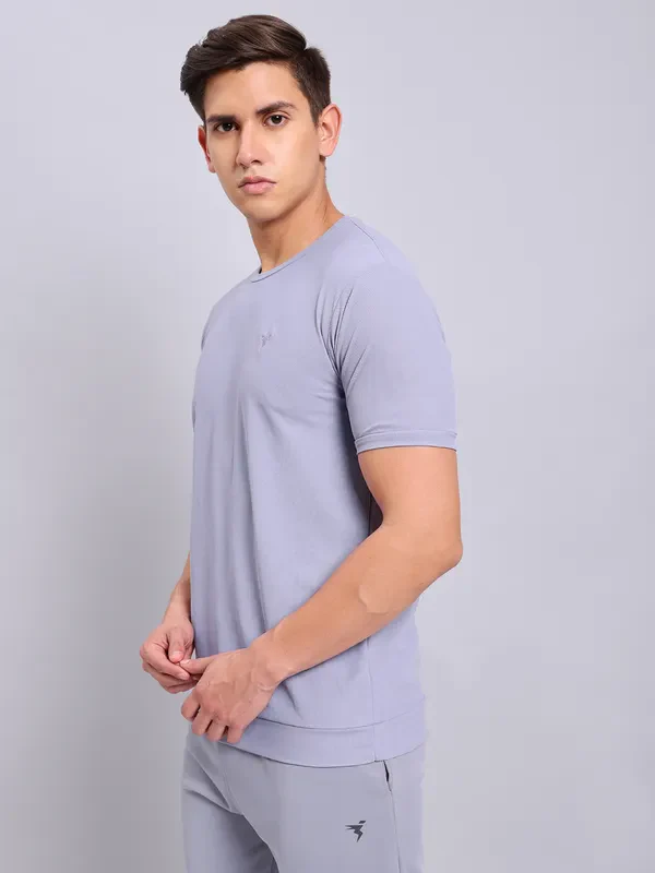 Men Solid Slim Fit Crew Neck T-shirt with MATPIQ - Image 4