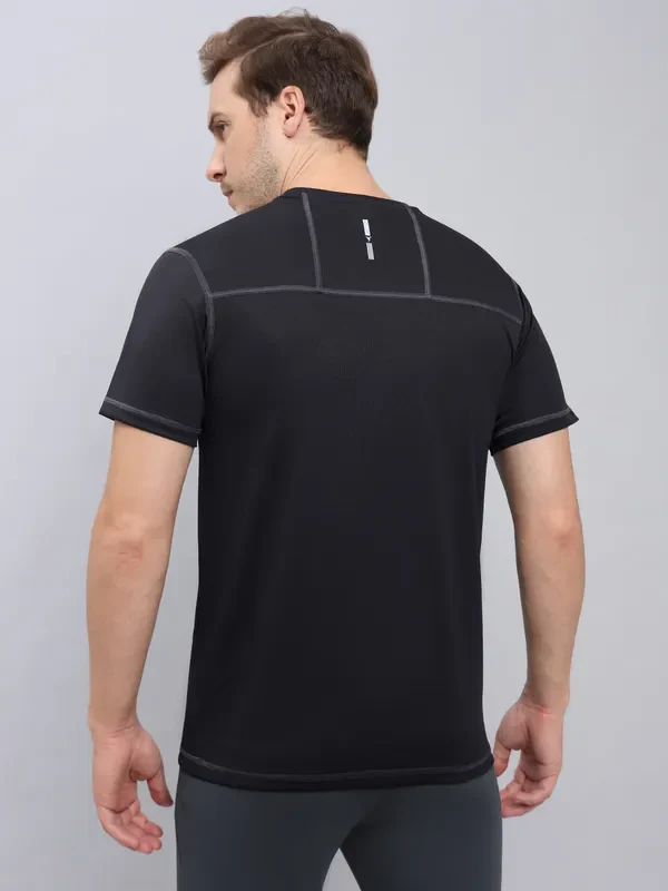 Men Solid Slim Fit Crew Neck T-shirt with TECHNO COOL+ - Image 3