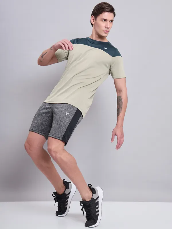 Men Colorblock Slim Fit Crew Neck T-shirt with TECHNO COOL+ - Image 2