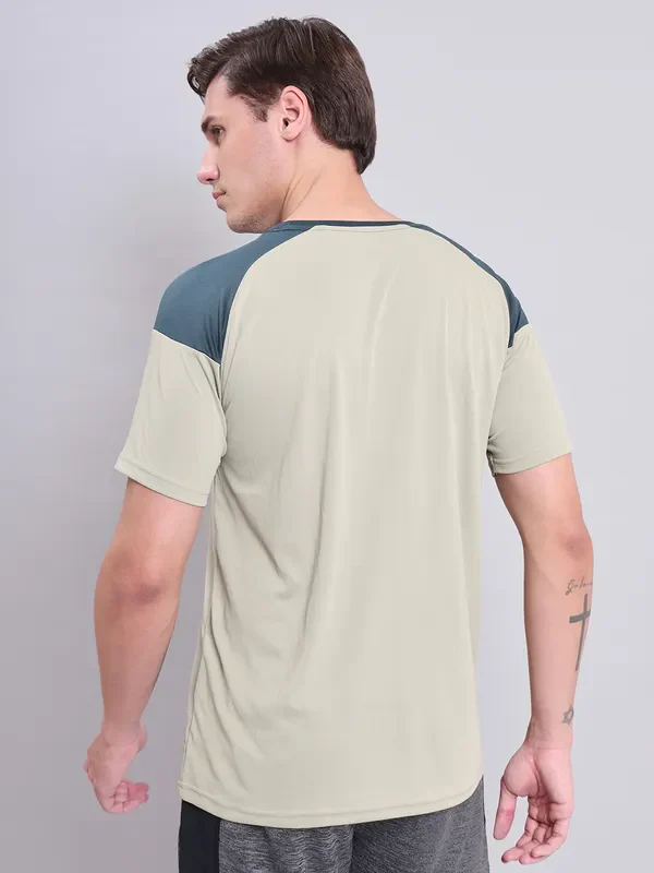 Men Colorblock Slim Fit Crew Neck T-shirt with TECHNO COOL+ - Image 3