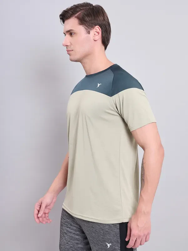 Men Colorblock Slim Fit Crew Neck T-shirt with TECHNO COOL+ - Image 4