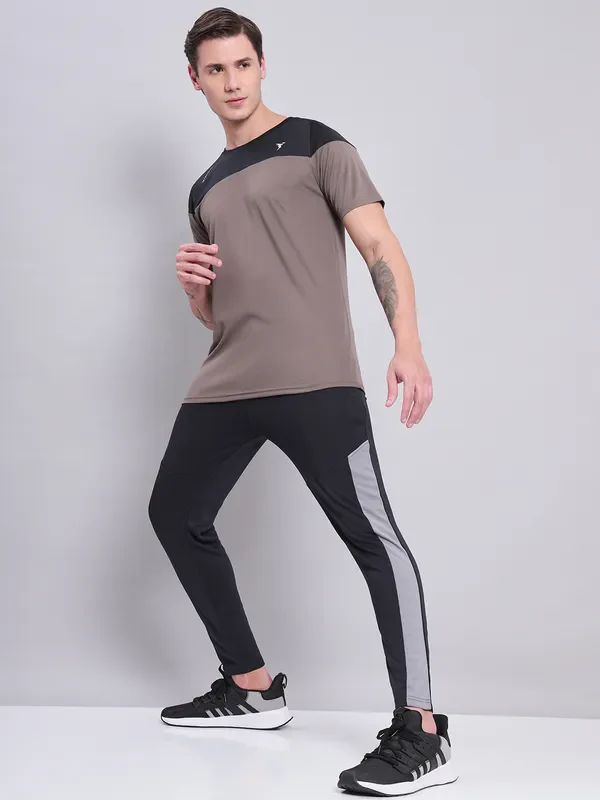 Men Colorblock Slim Fit Crew Neck T-shirt with TECHNO COOL+ - Image 2
