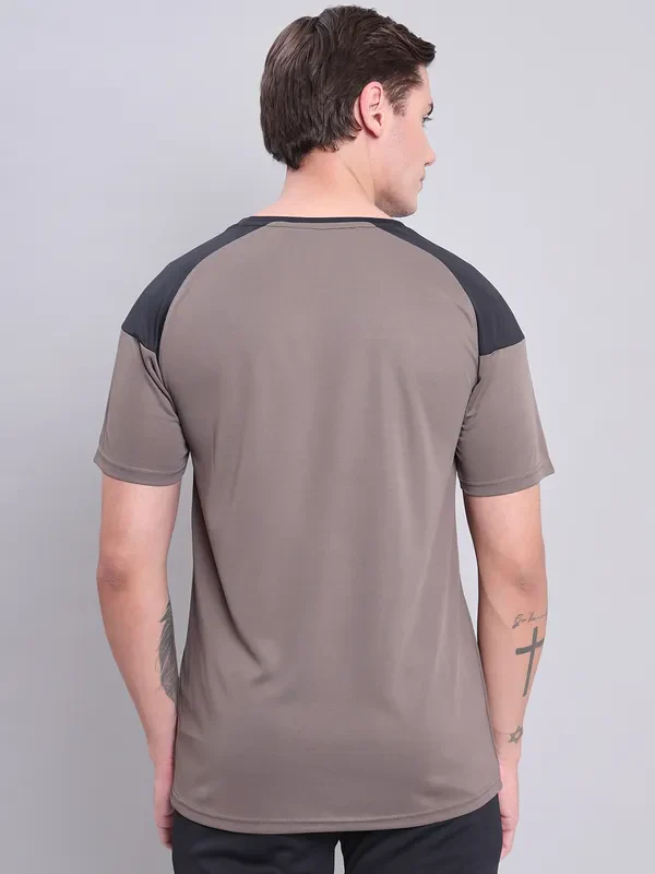 Men Colorblock Slim Fit Crew Neck T-shirt with TECHNO COOL+ - Image 3