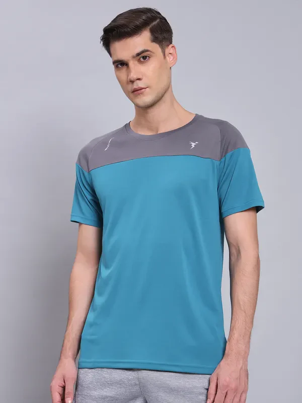 Men Colorblock Slim Fit Crew Neck T-shirt with TECHNO COOL+