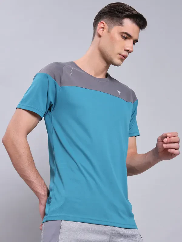 Men Colorblock Slim Fit Crew Neck T-shirt with TECHNO COOL+ - Image 4